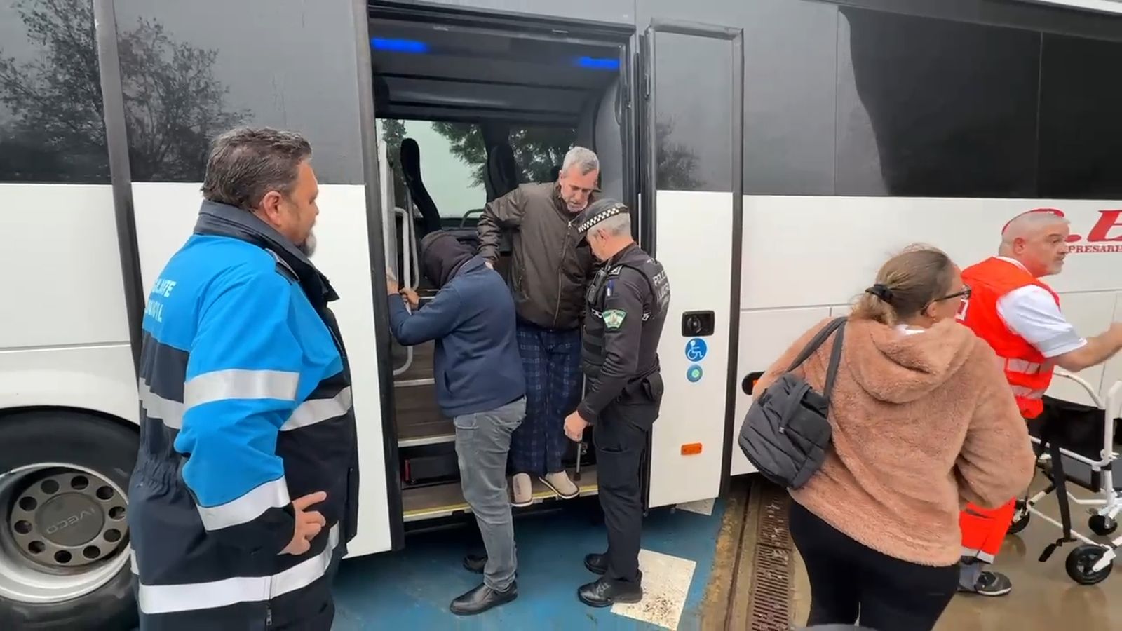 El Palacio de Deportes de Chapín en Jerez acoge a familias desalojadas de la zona rural por las inundaciones