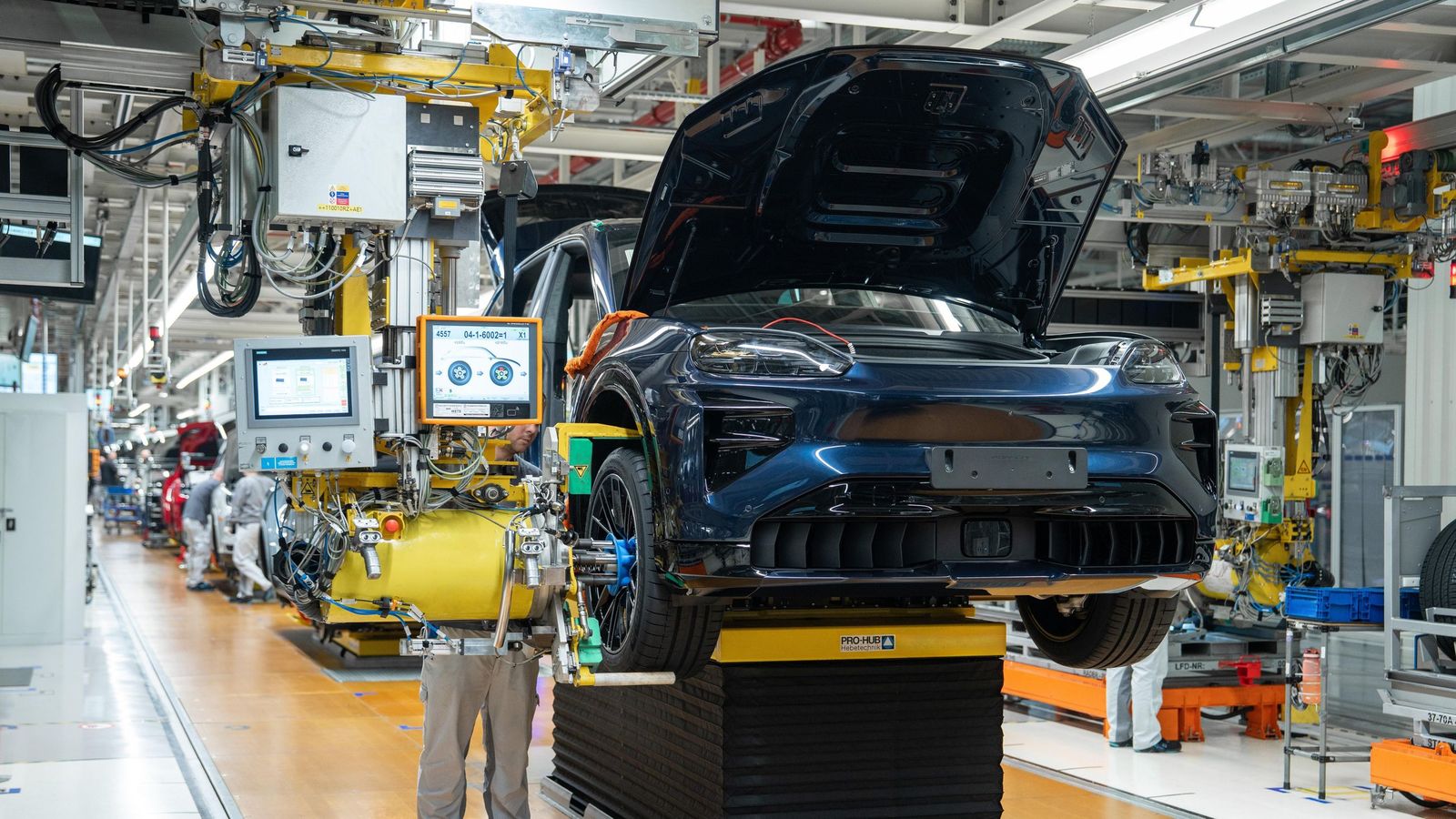 Porsche pone en marcha la fabricación en serie del Cayenne Electric