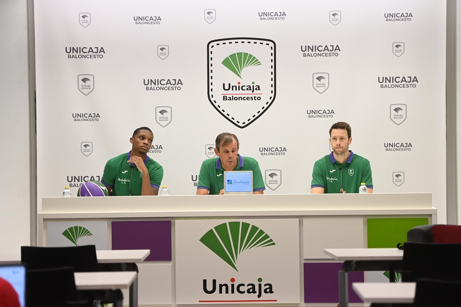 Las fotos de la presentación de Tyson Carter y Tyler Kalinoski