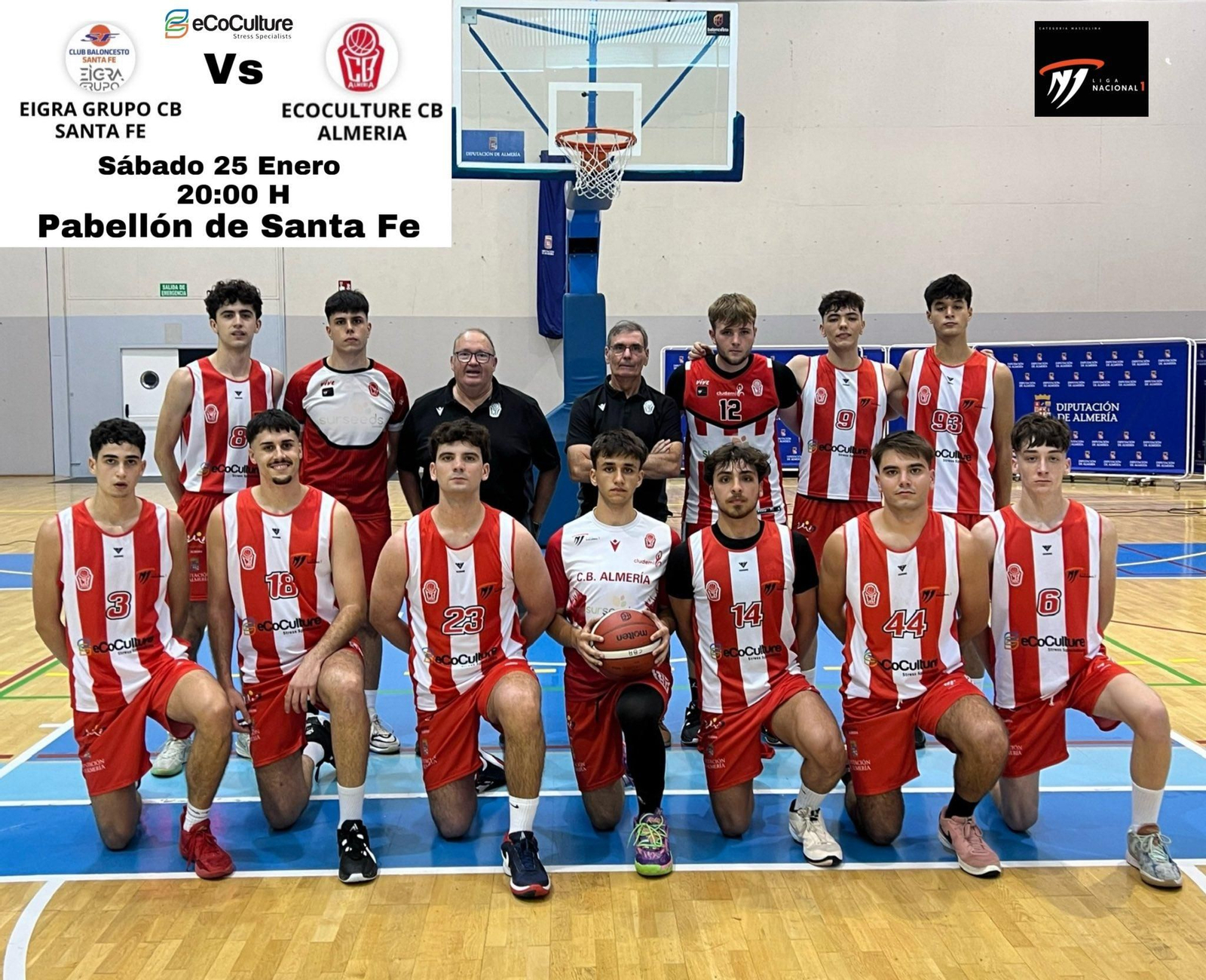 Los jugadores del conjunto almeriense posan sobre la pista antes del comienzo de un encuentro de la temporada pasada.
