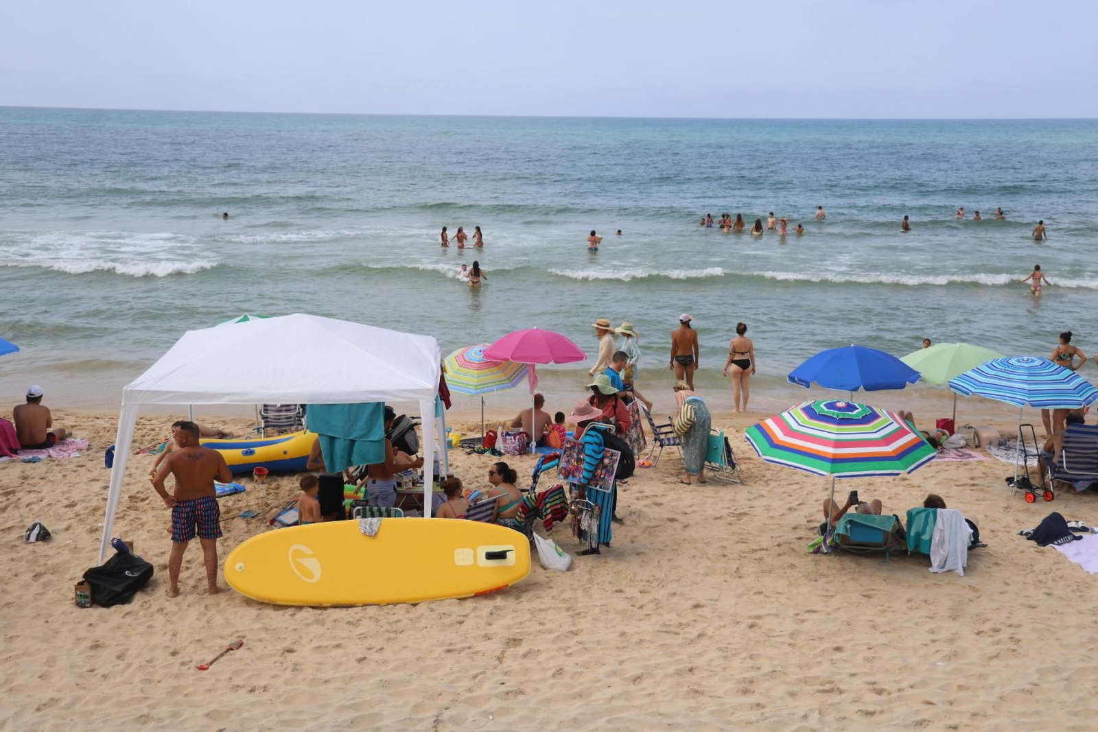Imágenes del ambiente en las playas de Huelva