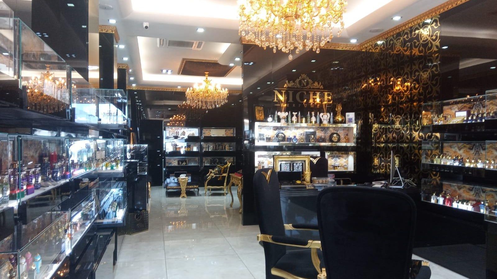 Un comercio de perfumes.