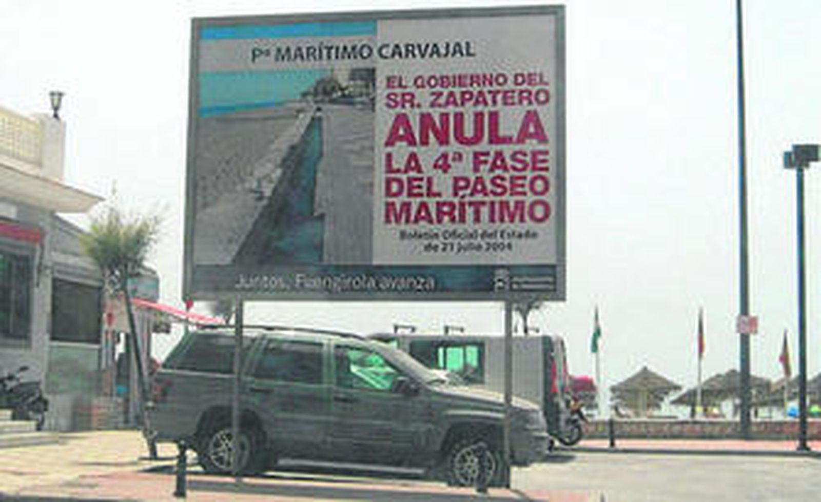 Imagen de la valla colocada por el Ayuntamiento de Fuengirola.