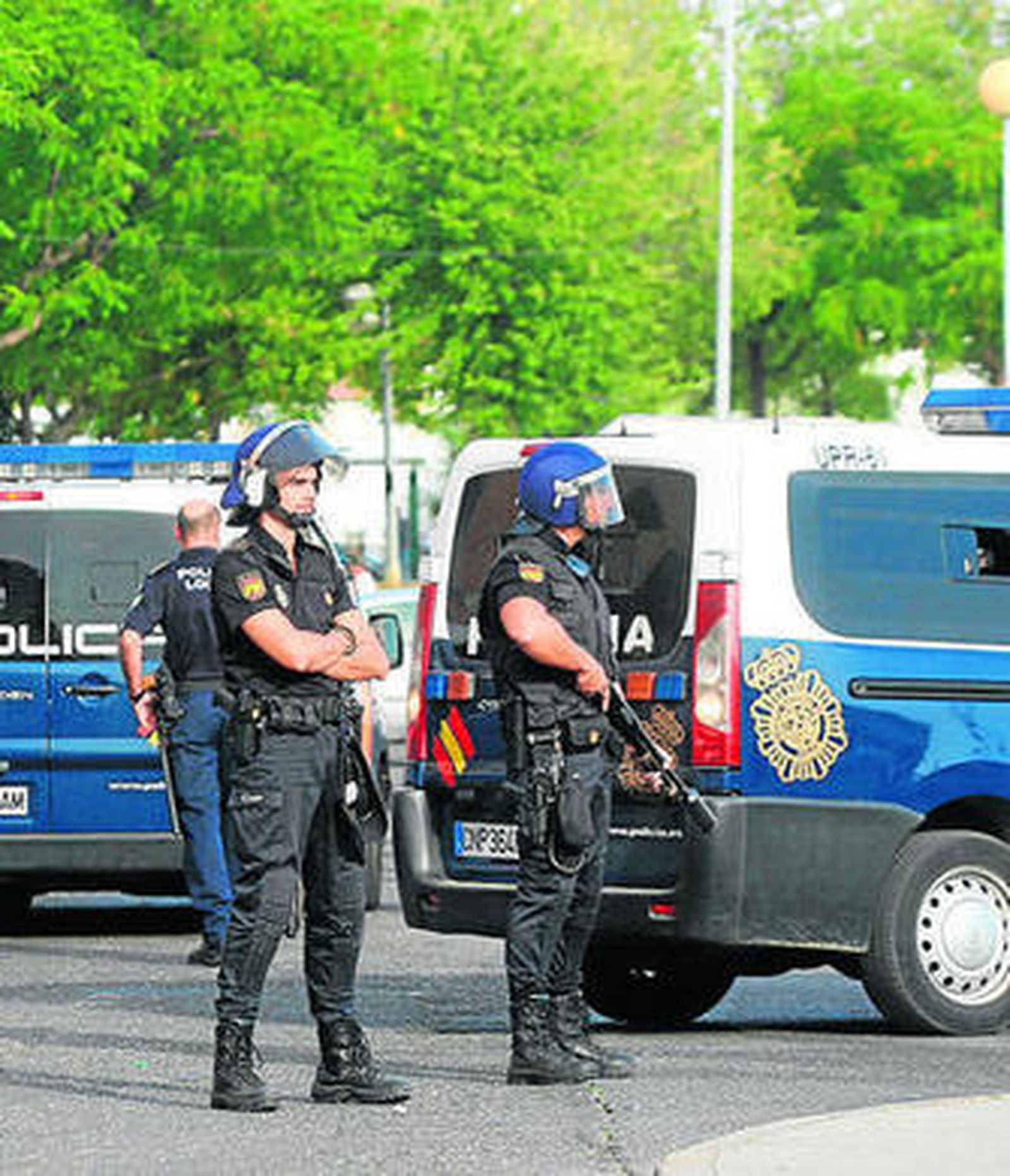 Agentes de la Policía Nacional en el lugar del incidente.