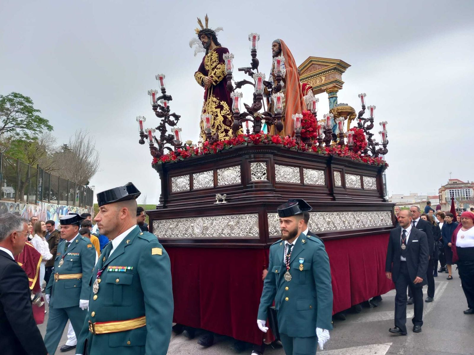 Todas las imágenes de la Virgen de Afligidos restaurada y del martes santo en Chiclana