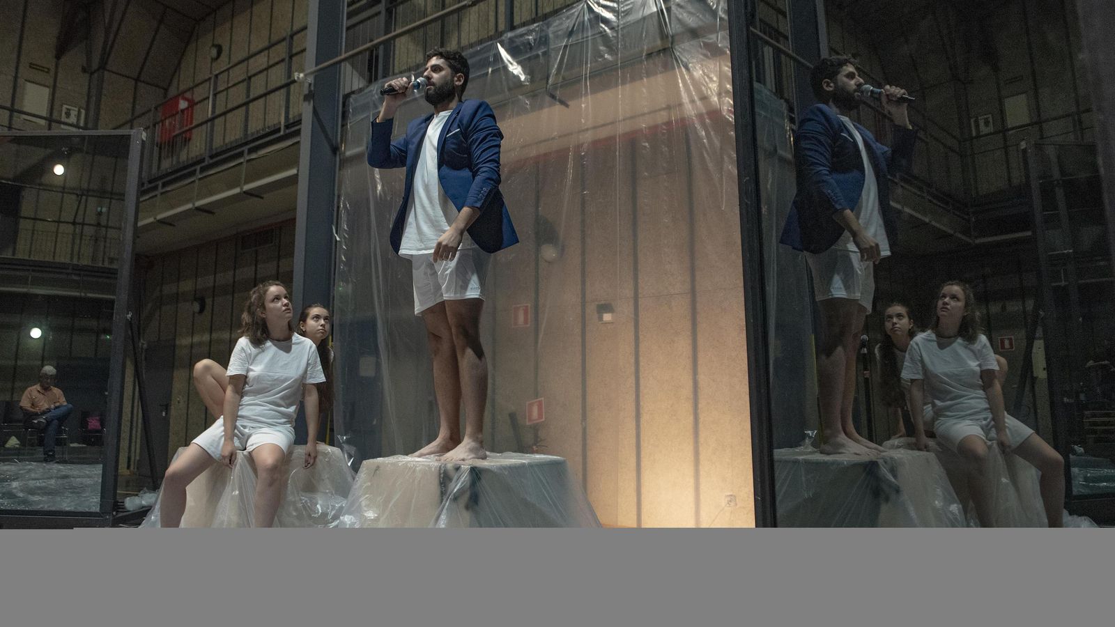 Un momento del ensayo de 'Columpios descalzos'.