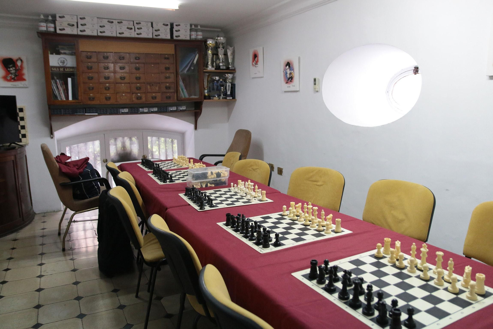 Así de espectaculares son los salones del Círculo Mercantil de Almería