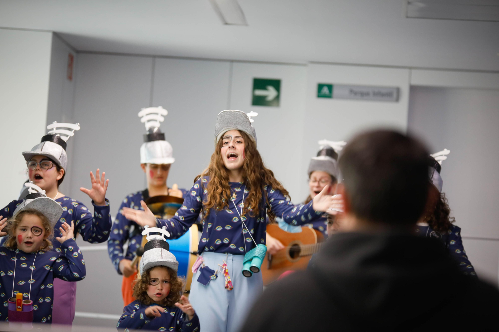 Carnaval para los niños y niñas del hospital Materno Infantil de Almería contado en imágenes
