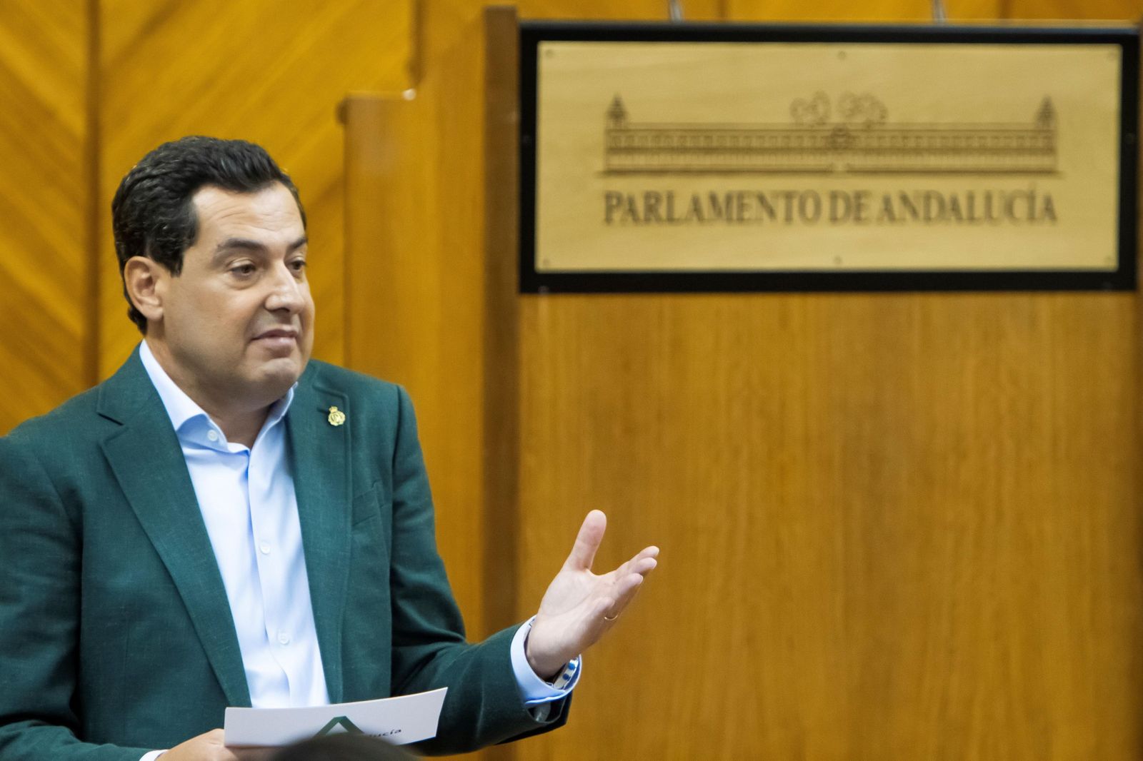 Juanma Moreno, en el Parlamento andaluz.