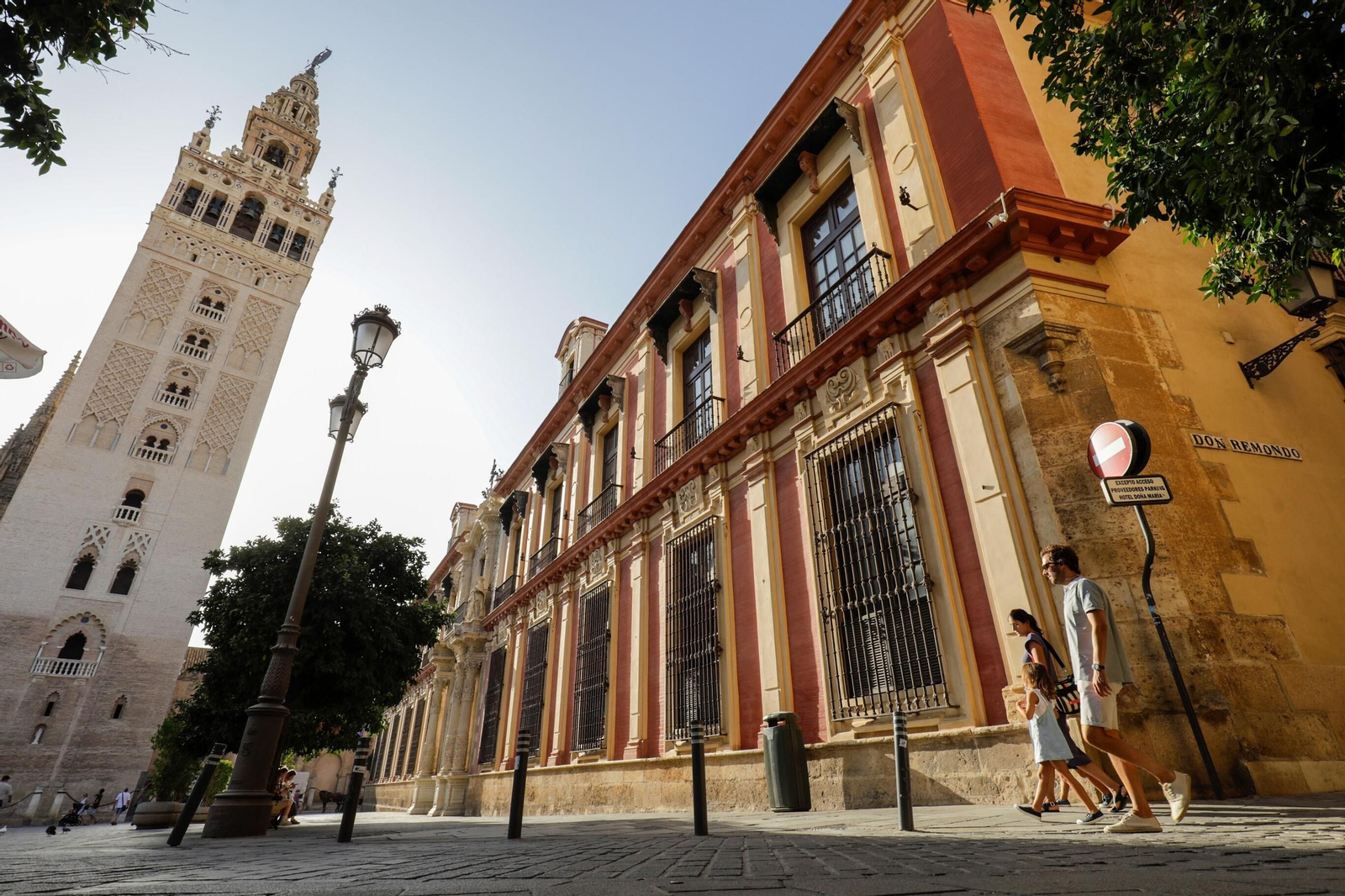 El Palacio Arzobispal con la esquina de Don Remondo, la calle en la que se instalará ese centro de noche.