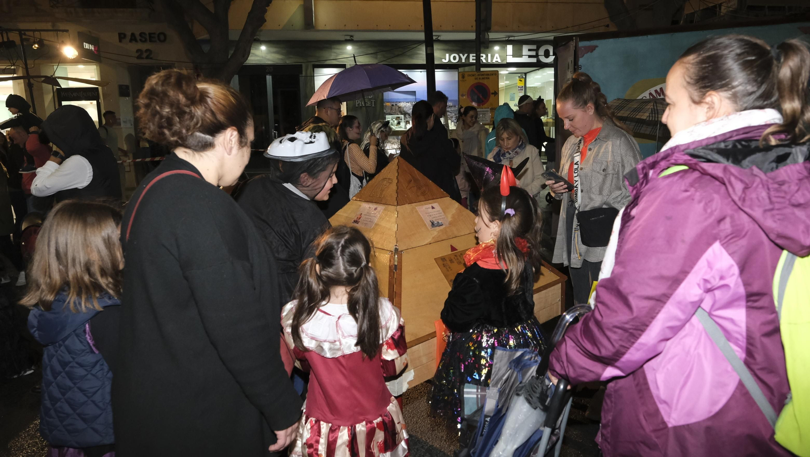 Imágenes de la Noche en Negro de Almería