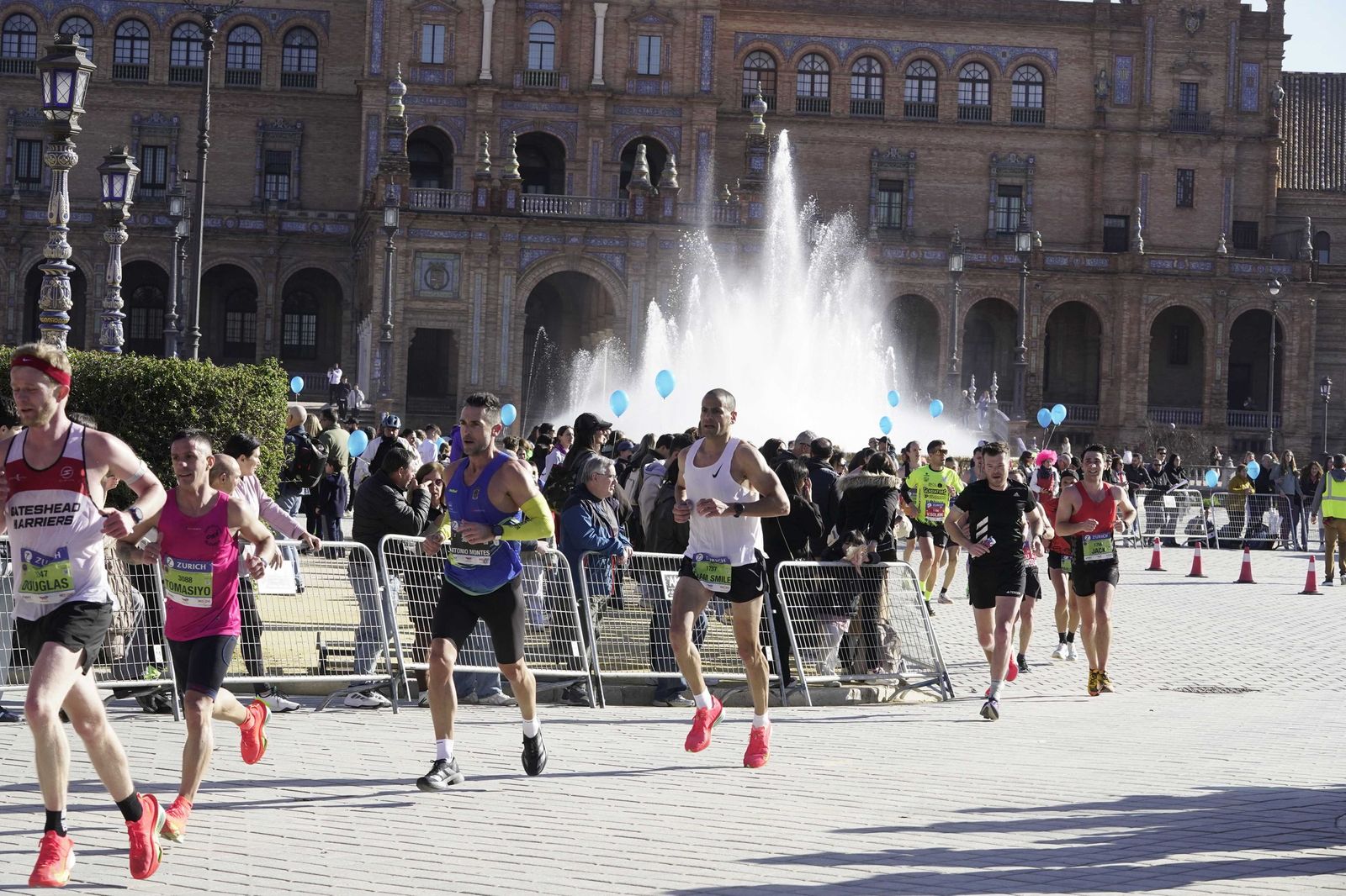 El Zúrich Maraton de Sevilla 2026 en la Plaza de España, galería 1