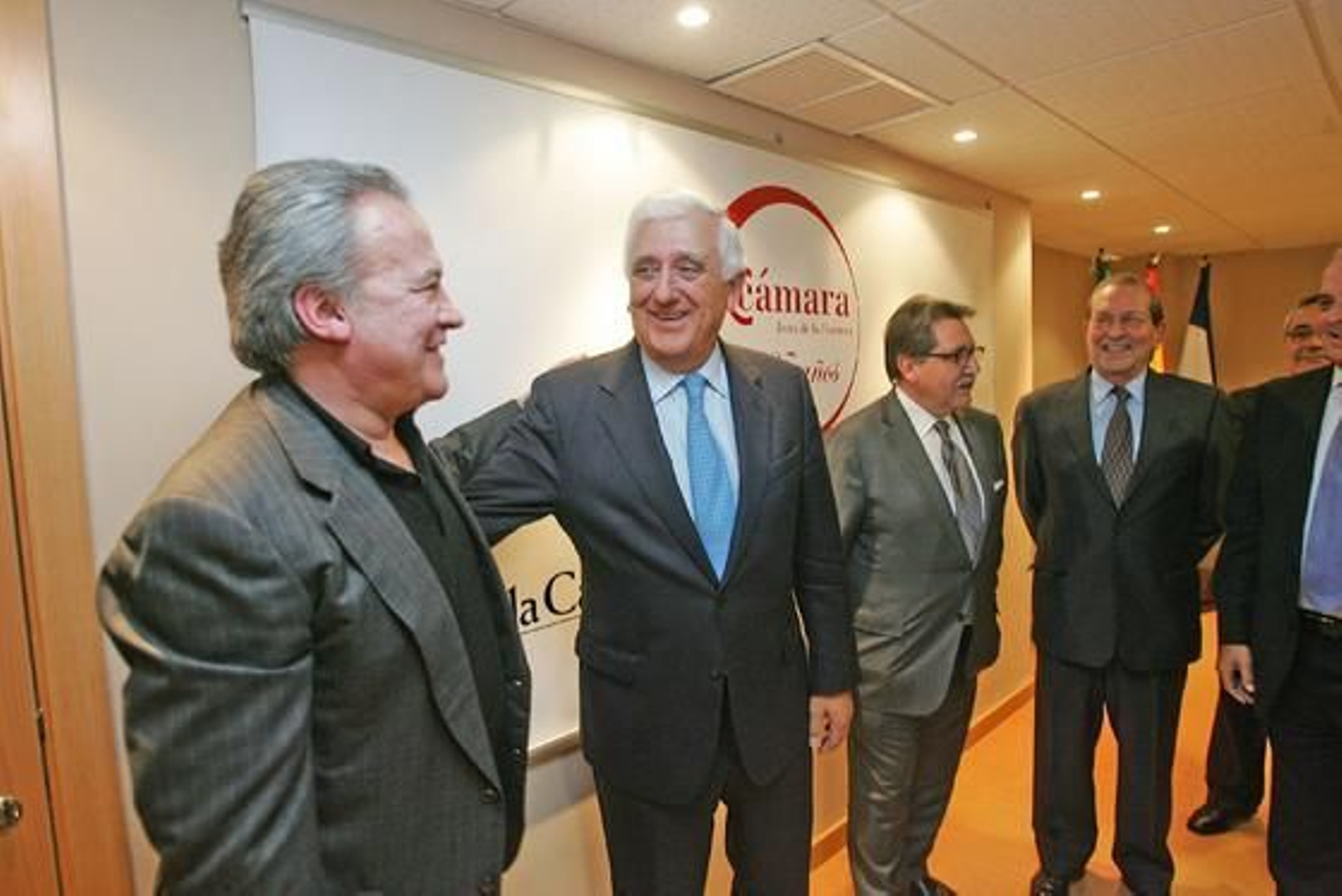 Pedro Pacheco saluda a Santiago Herrero.

Foto: Pascual