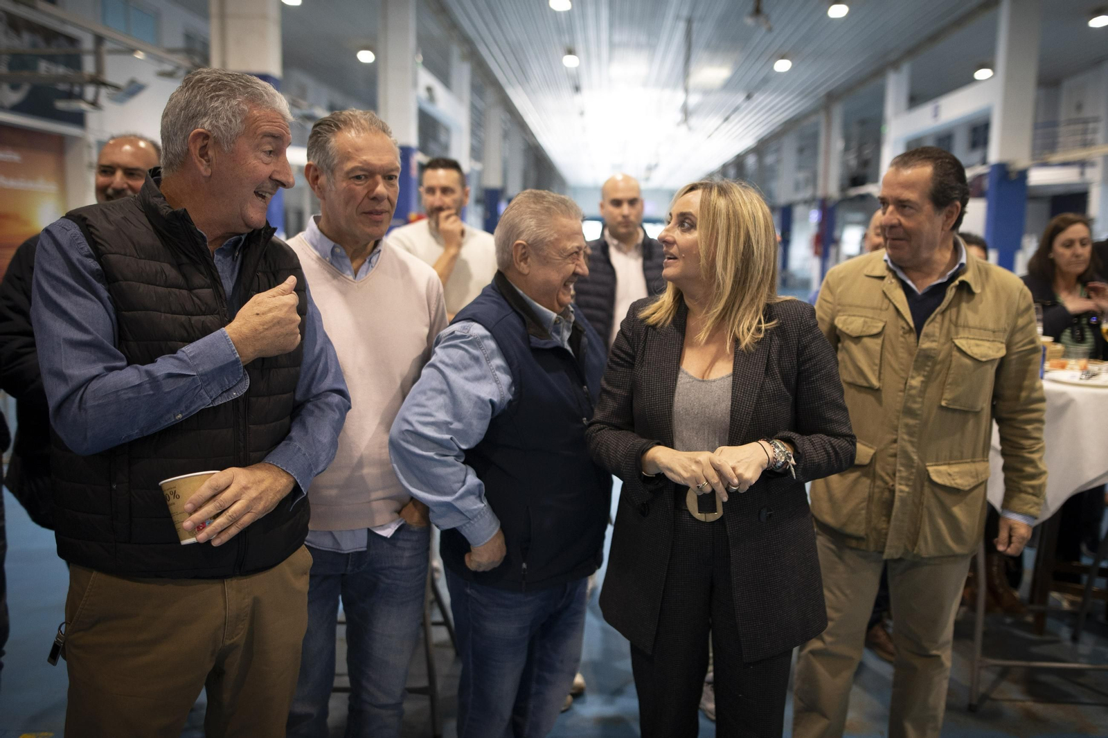 Venir, ver y comprar: las imágenes del ronqueo del atún en Granada