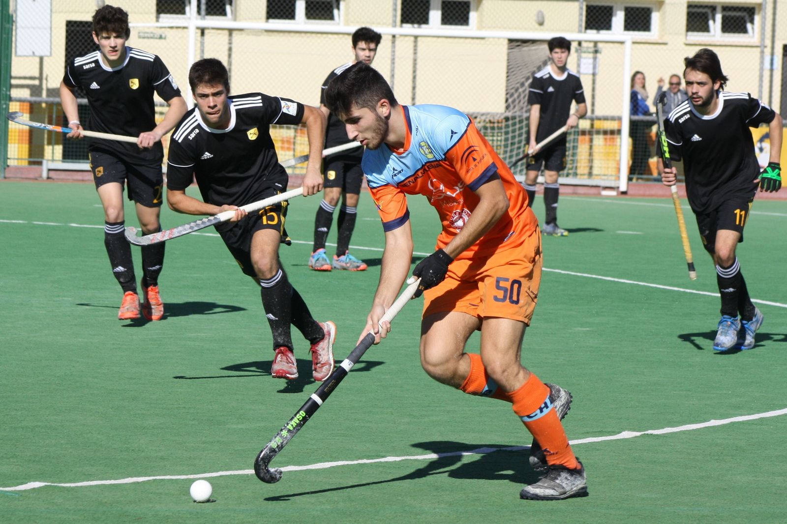 Momento del partido entre el Hockey Benalmádena y el Vallés Deportivo.