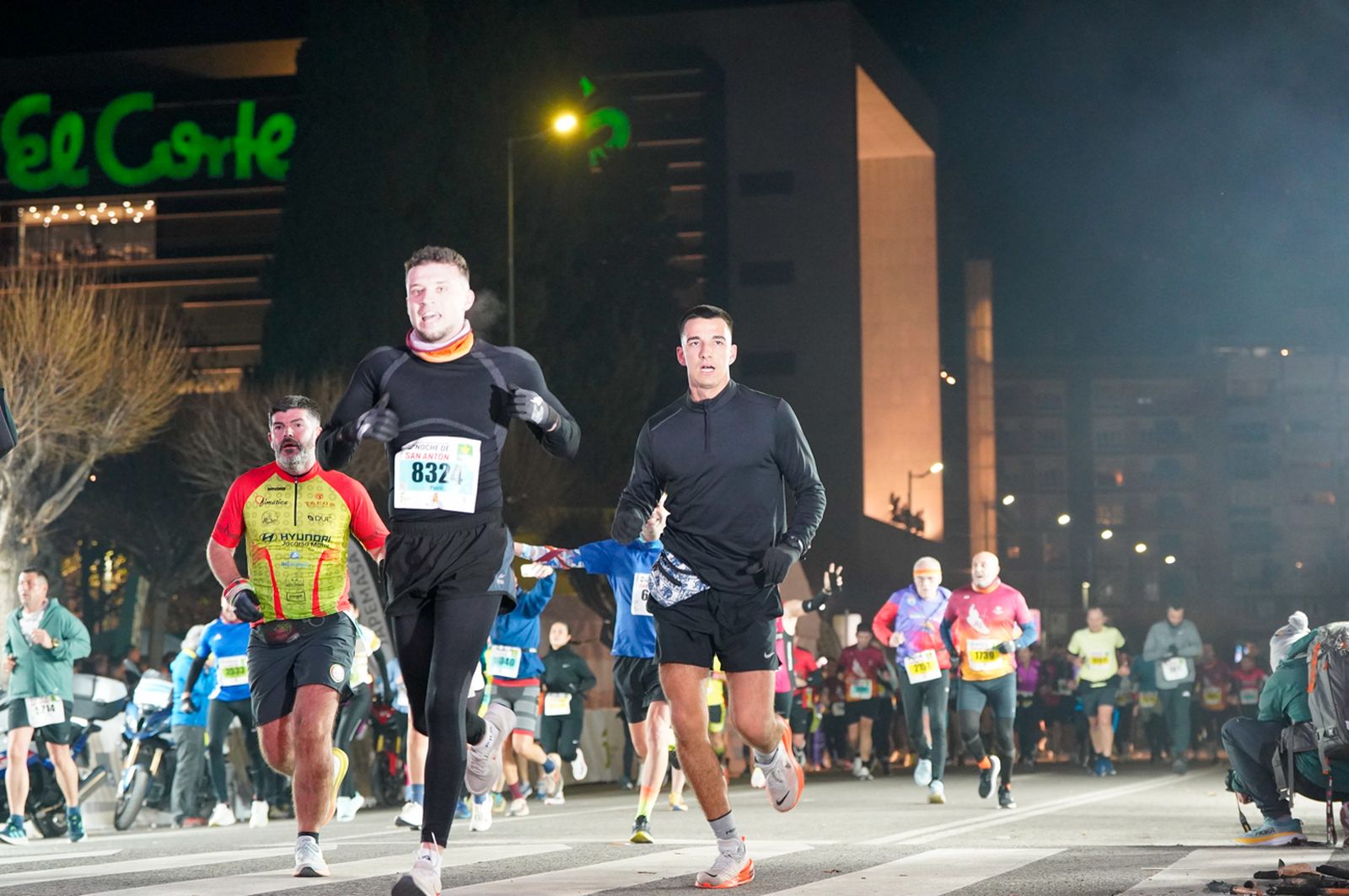 En imágenes: búscate en tu llegada a meta de la Carrera de San Antón 2026 (14)