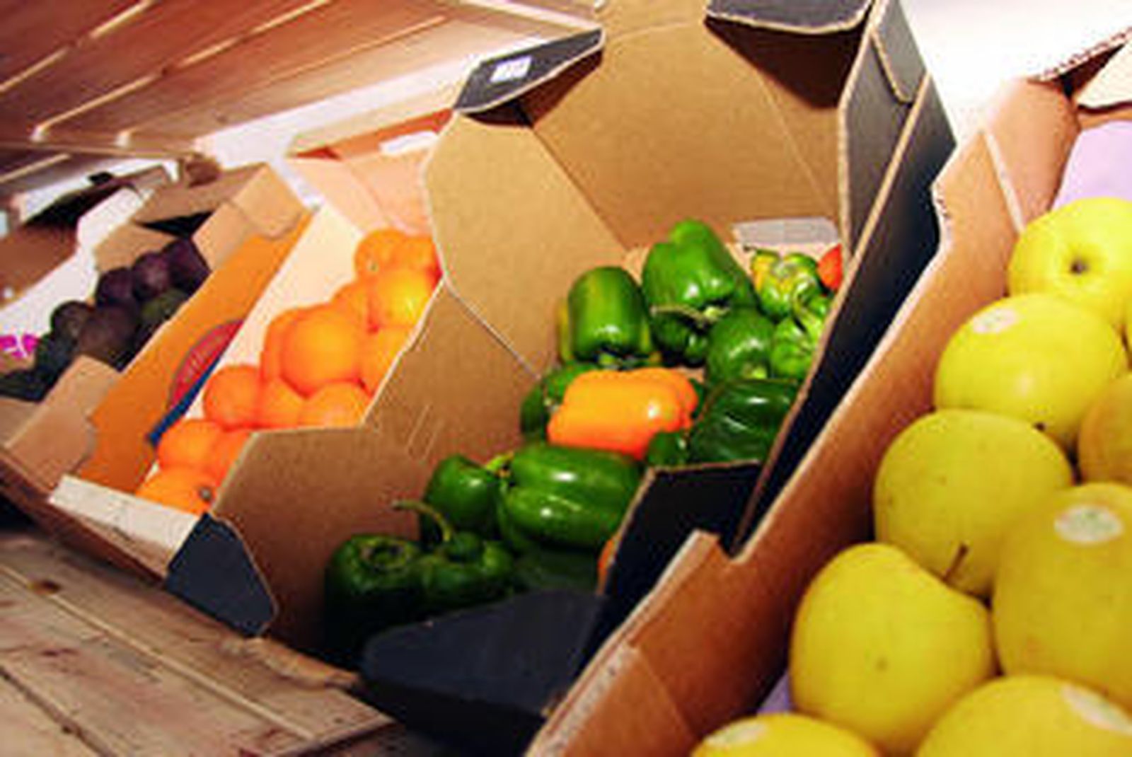 Surtido de frutas y verduras ecológicas.