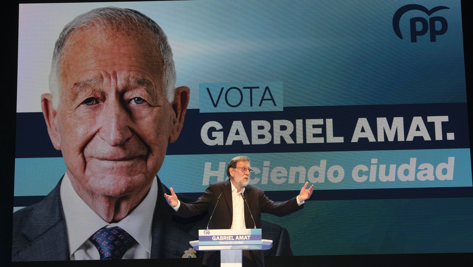 Imágenes de Rajoy apoyando la candidatura de Gabriel Amat a la Alcaldía de Roquetas de Mar