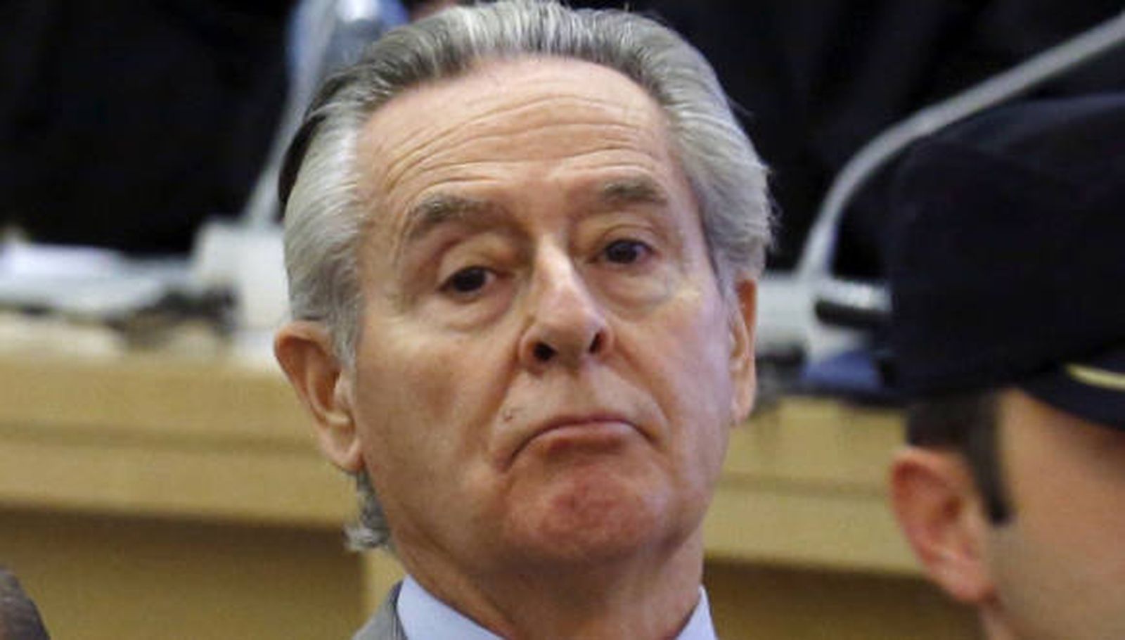 Blesa esgrime el recibo que muestra que ha saldado la deuda de su tarjeta 'black' el primer día del juicio