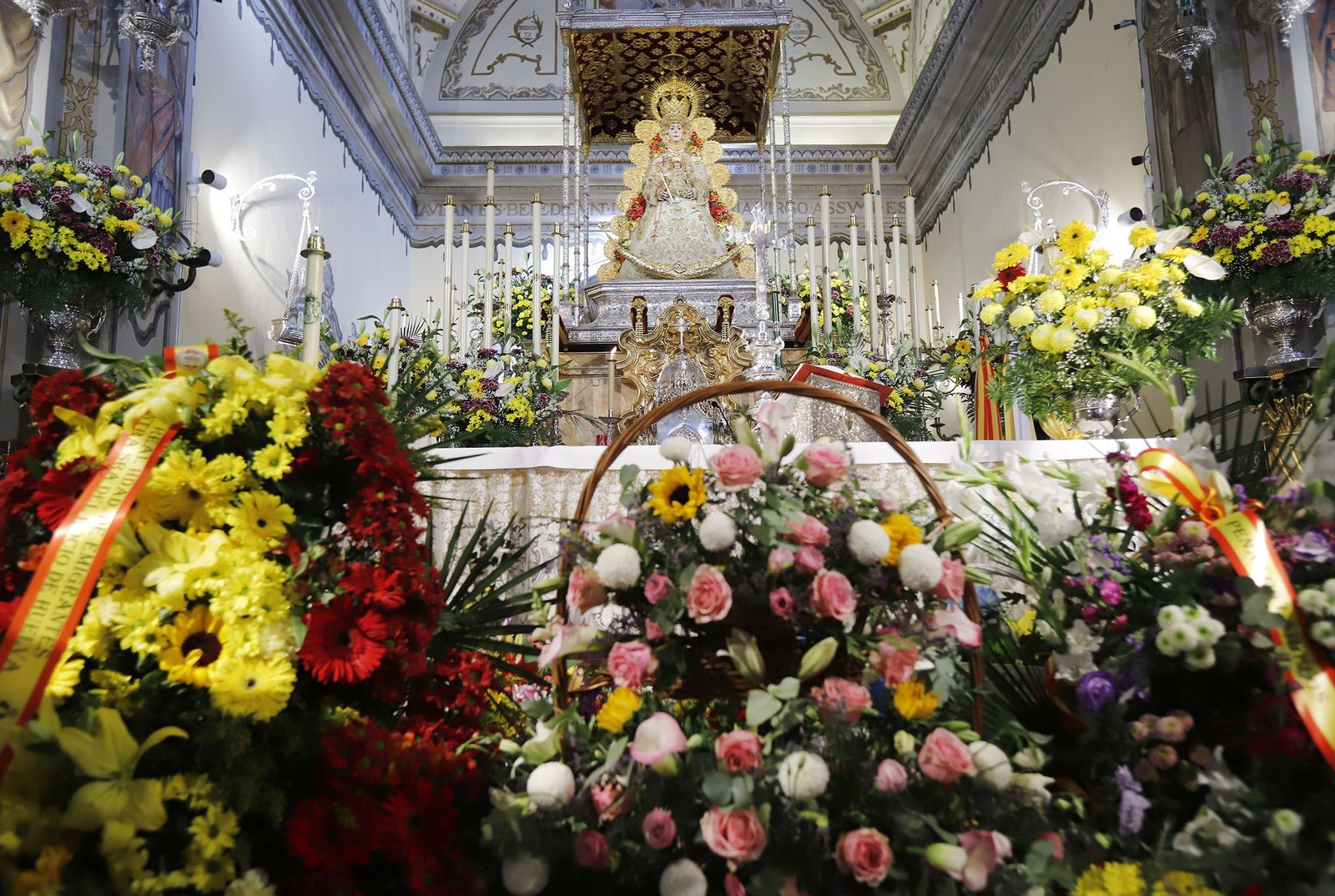 La Virgen del Rocío en una peregrinación de Emigrantes celebrada recientemente.