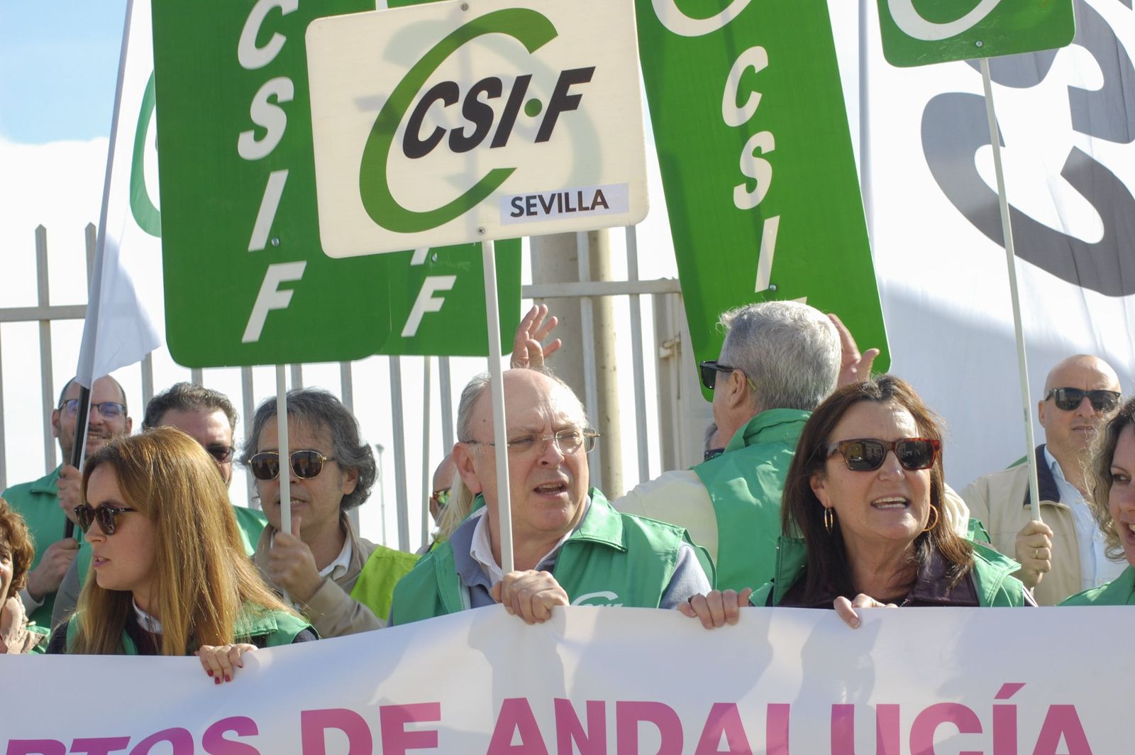 Las fotografías de la concentración de CSIF en La Línea por las mejoras laborales en la Agencia Pública de Puertos de Andalucía