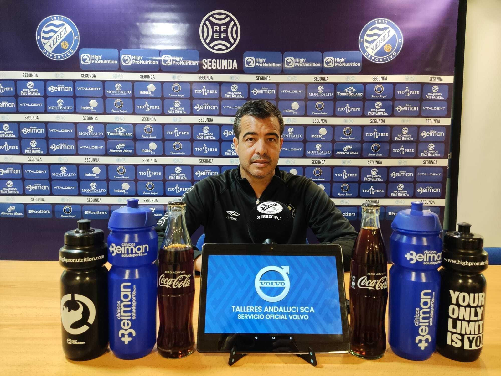 Pérez Herrera, en la sala de prensa de Chapín en la previa del duelo en El Rosal. Pérez Herrera, en la sala de prensa de Chapín en la previa del duelo en El Rosal.