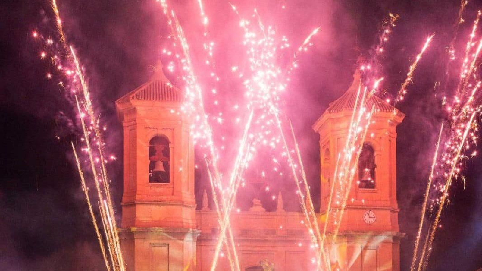 Santa Fe inauguró sus Fiestas con el espectáculo de iluminación, sonido y pirotecnia, y la quema de El Penas Santa Fe inauguró sus Fiestas con el espectáculo de iluminación, sonido y pirotecnia, y la quema de El Penas