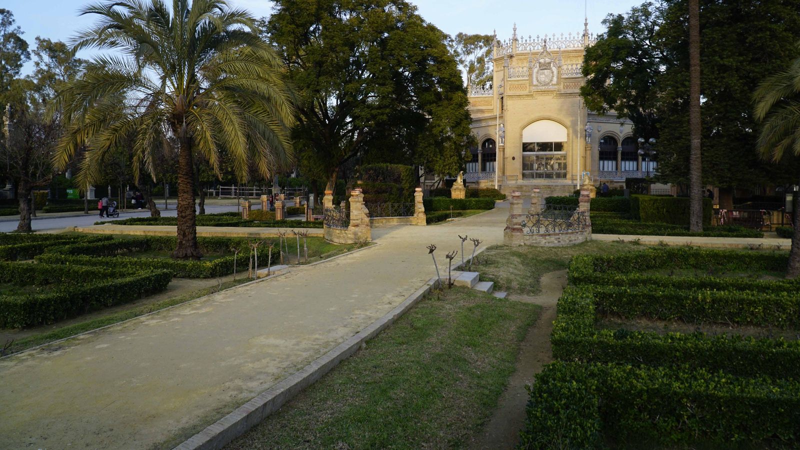 El Pabellón Real en la Plaza de América, cuya reforma espera aprobación desde hace más de un año.