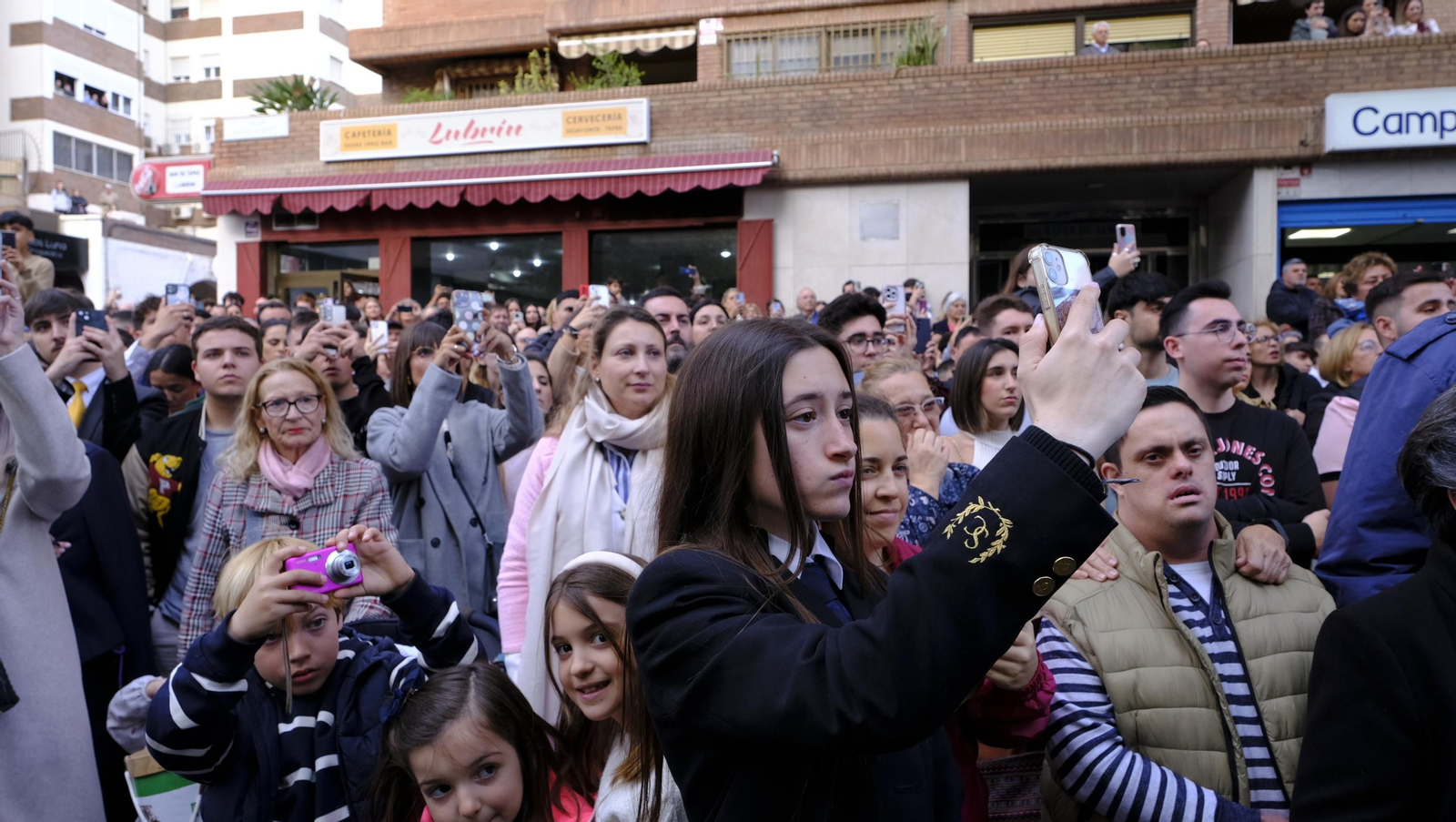 Pasión vuelve a su Iglesia de Santa Teresa azotada por la lluvia
