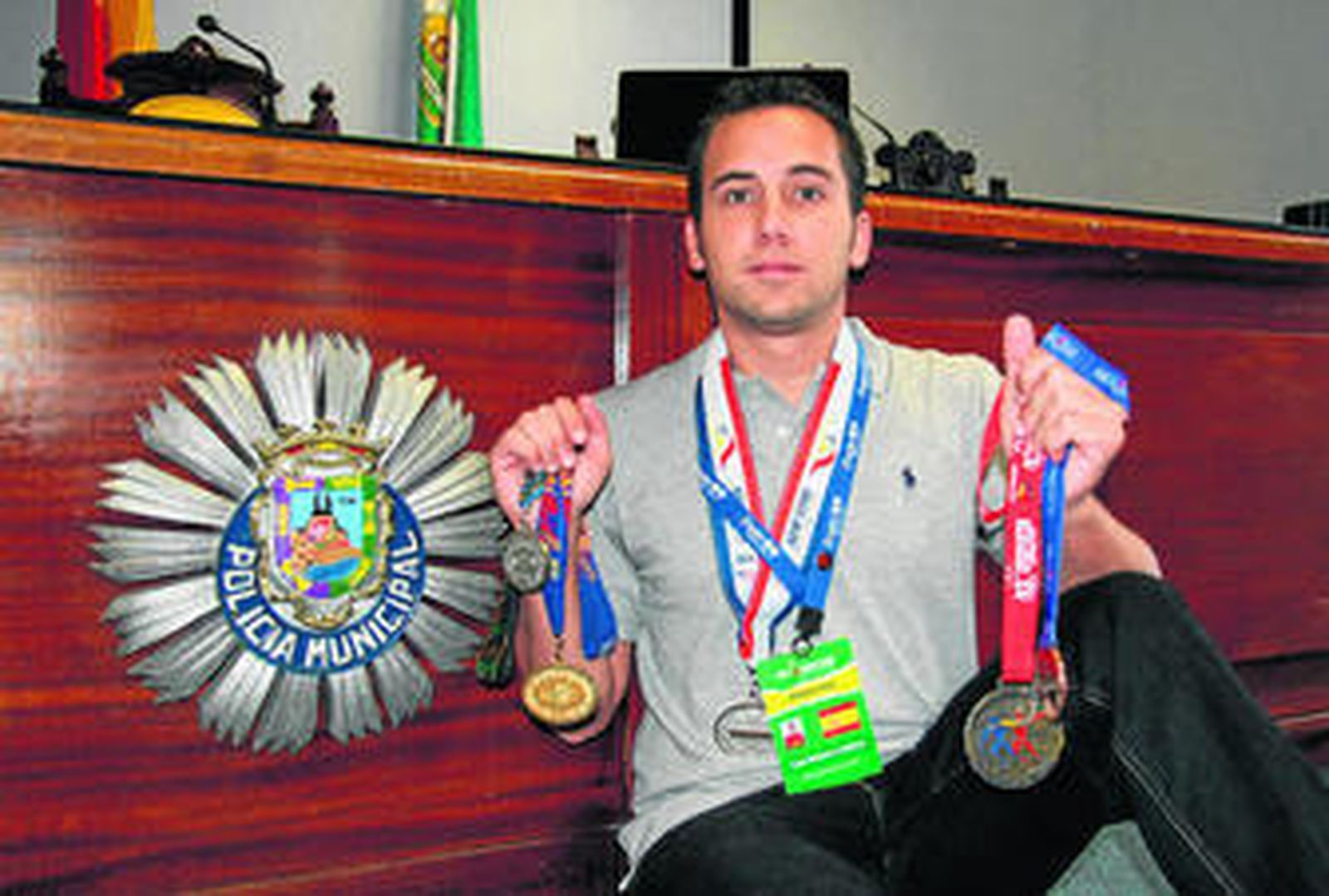 José Luis Romero, con algunas de las medallas que ha obtenido a lo largo de su vida.