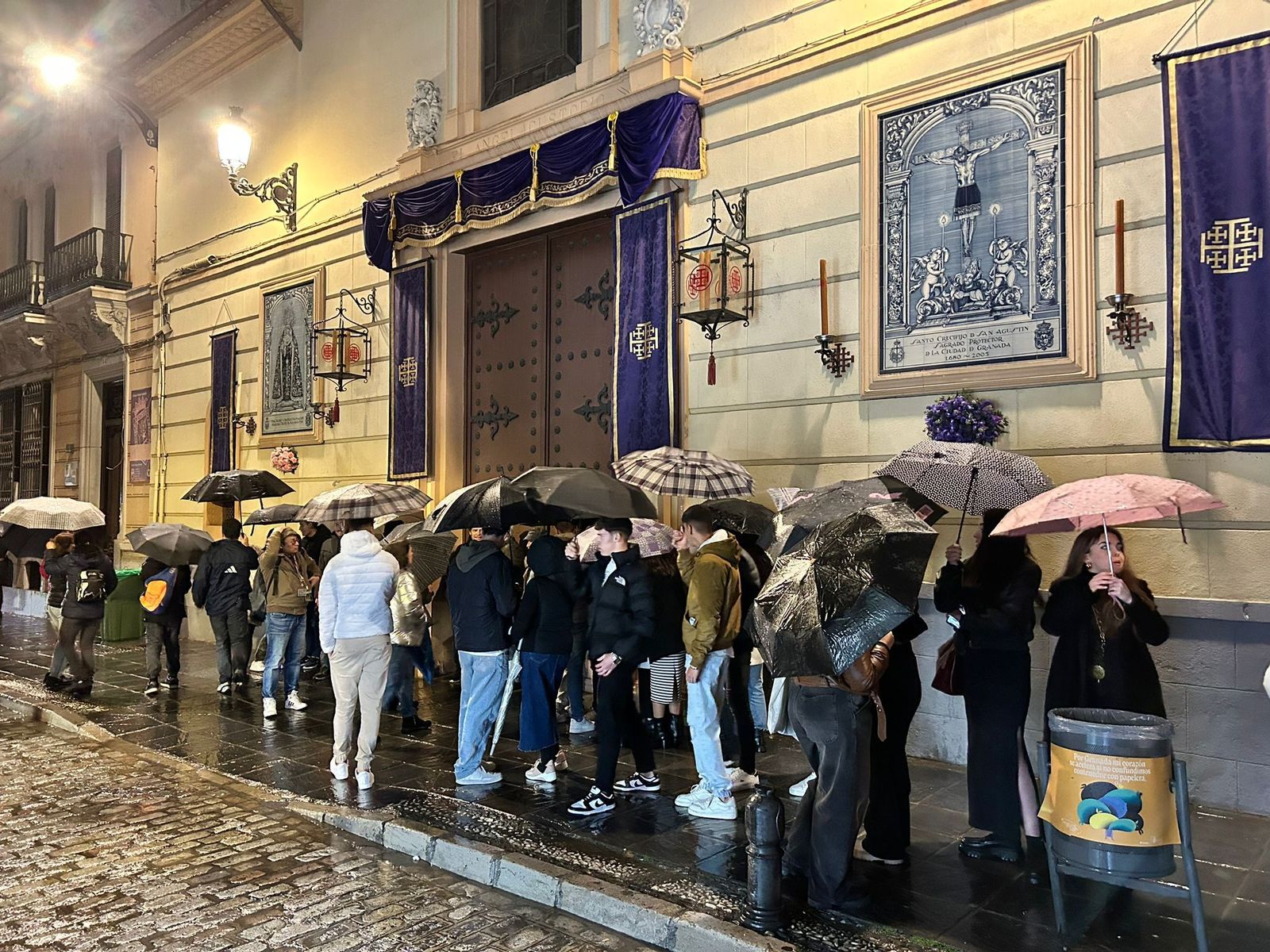 Fotos: San Agustín cierra la jornada de suspensiones en el Lunes Santo de Granada
