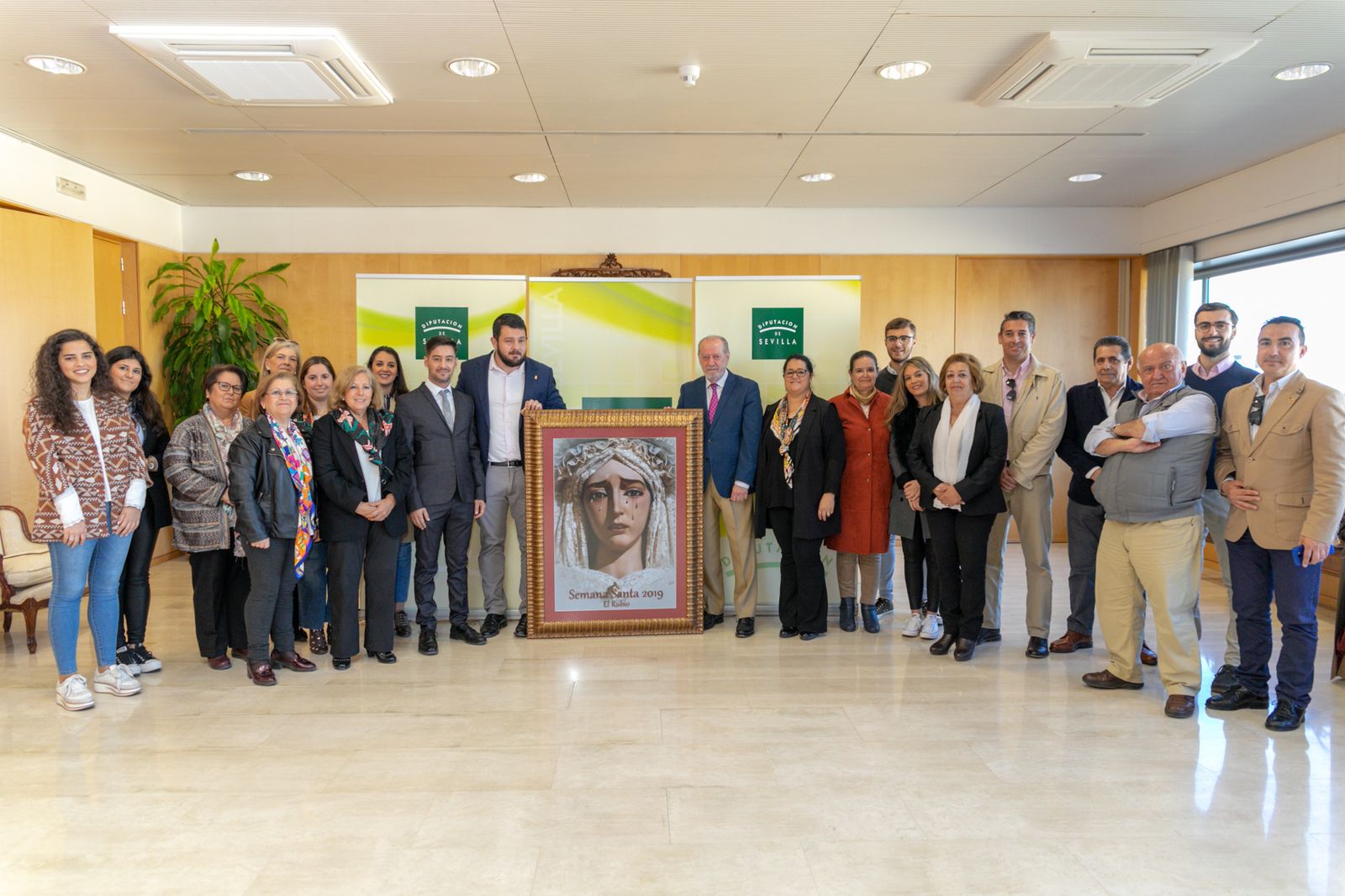 El presidente de la Diputación, el alcalde y representantes de Hermandades presentan el cartel.