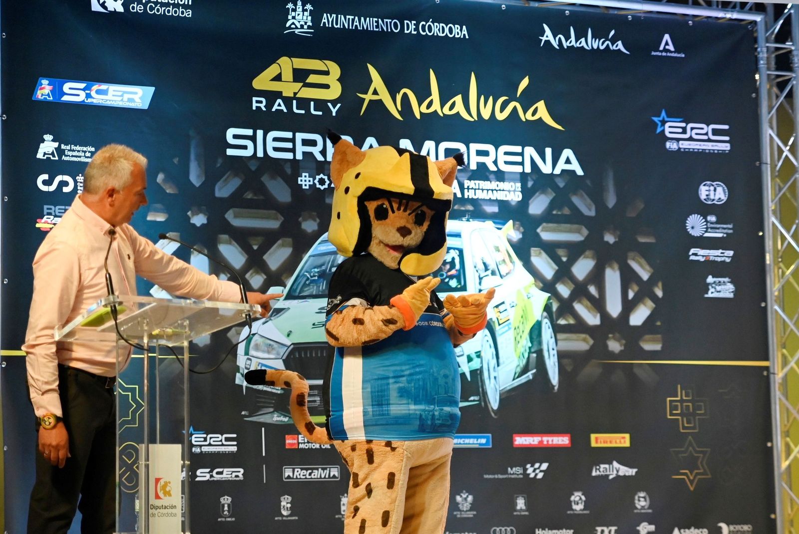 Las imágenes de la presentación del 43 Rallye Sierra Morena.