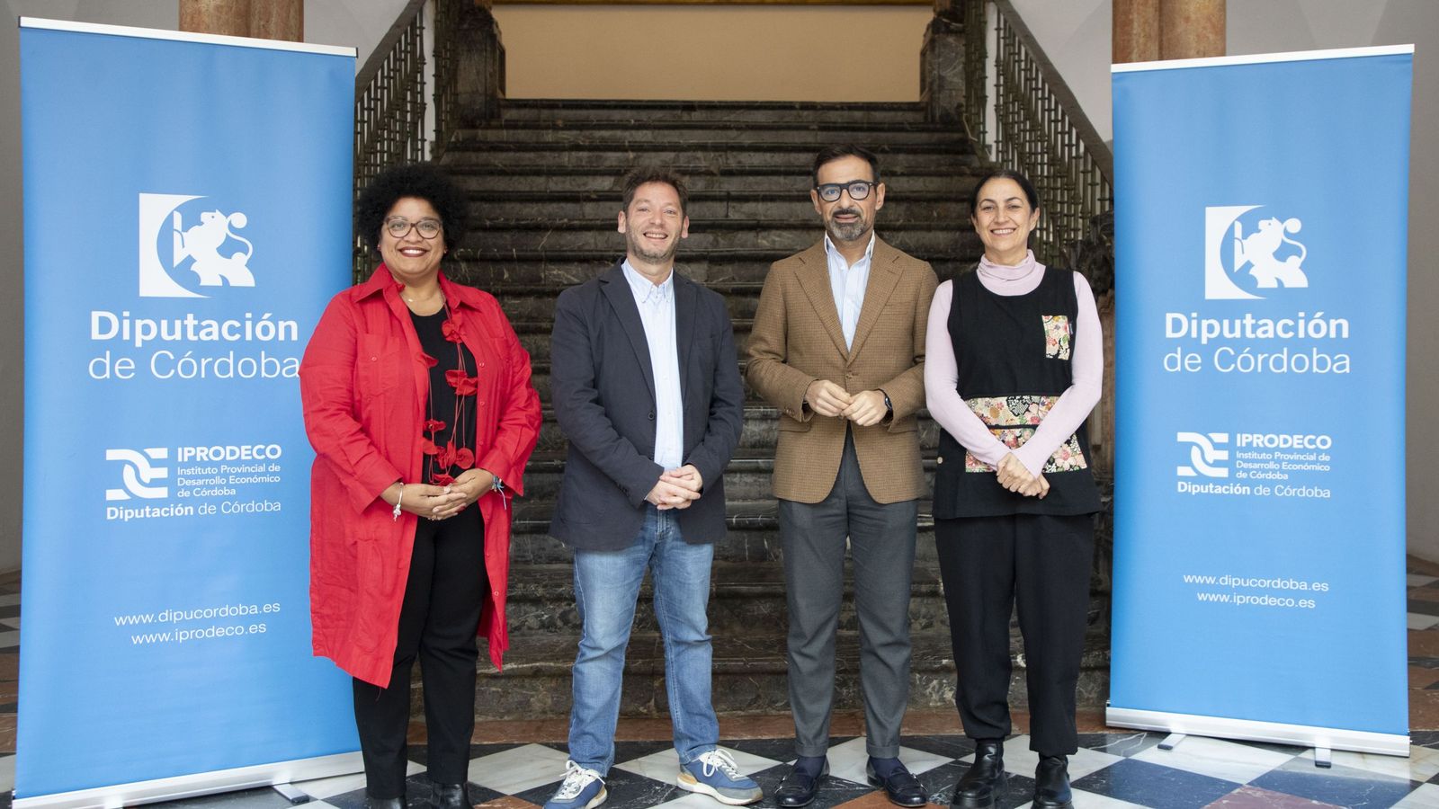 Félix Romero, con los responsables de las jornadas 'Sabores y estancias de Córdoba'.