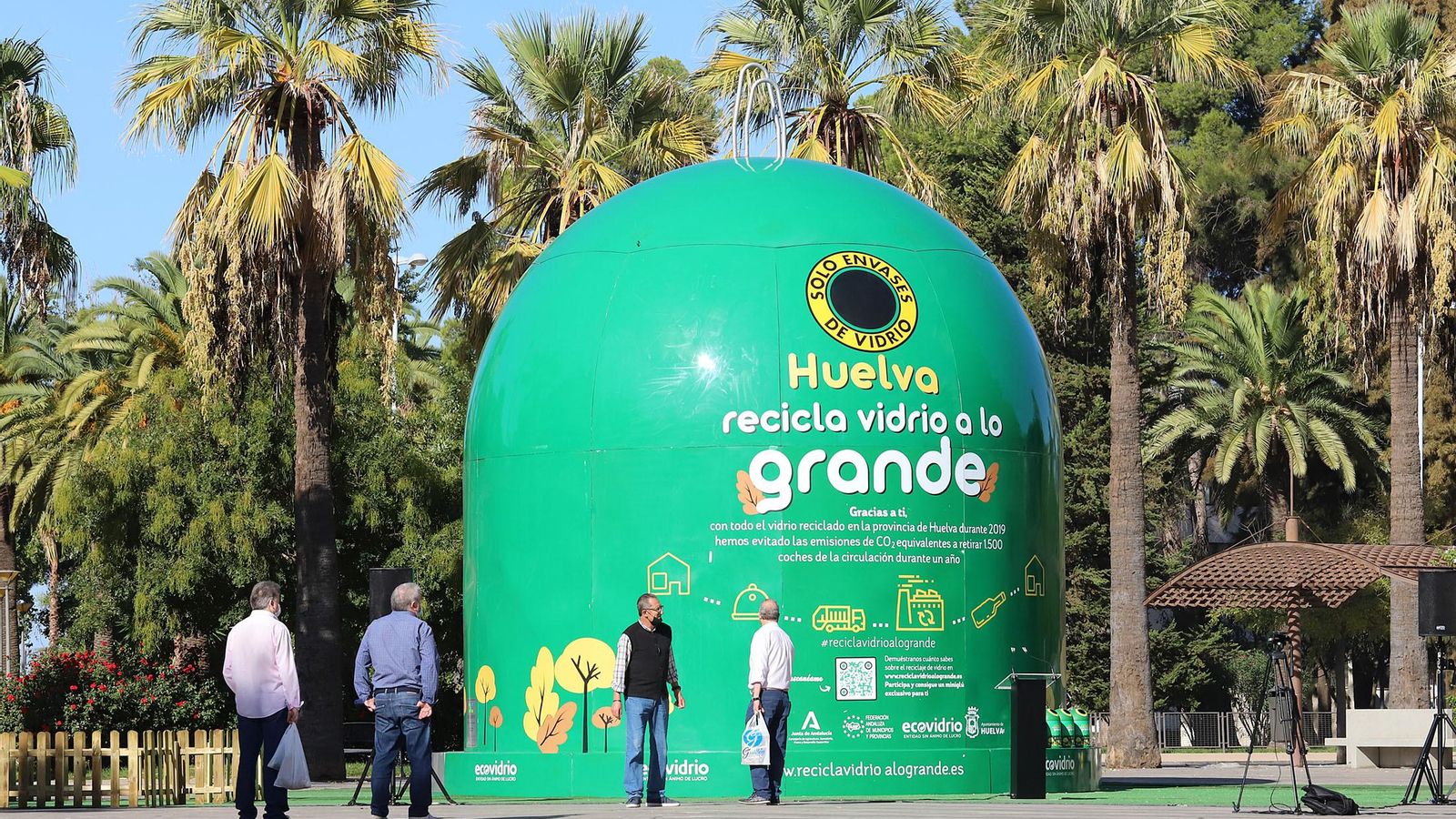 El contenedor de vidrio más grande del mundo. El contenedor de vidrio más grande del mundo.