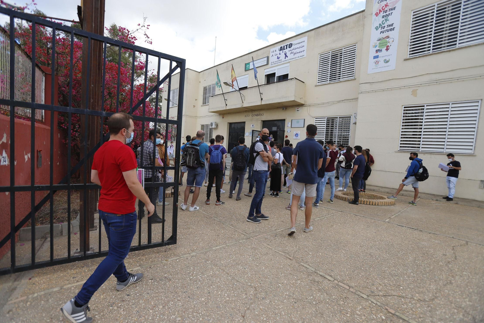 Imágenes del arranque de las oposiciones de secundaria en Huelva