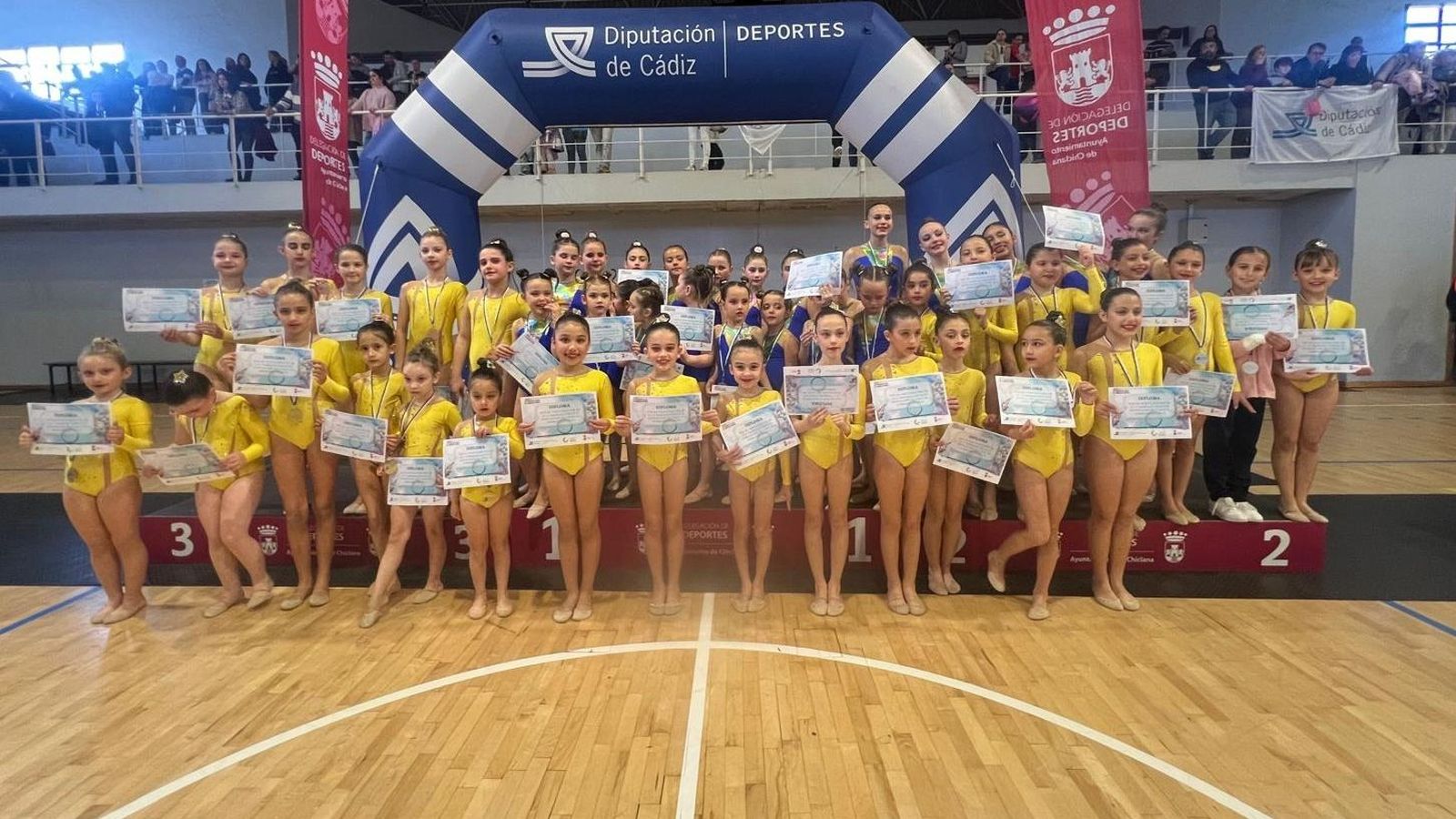 Las gimnastas del Club de Gimnasia Rítmica de San Roque, en Chiclana