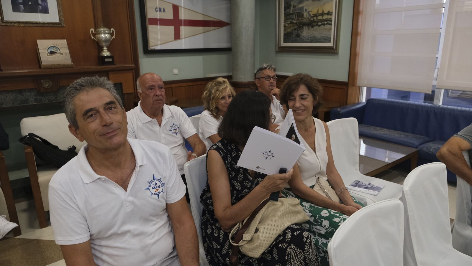 Imágenes de la visita de la Expedición Juan Sebastián Elcano al Club de Mar de Almería