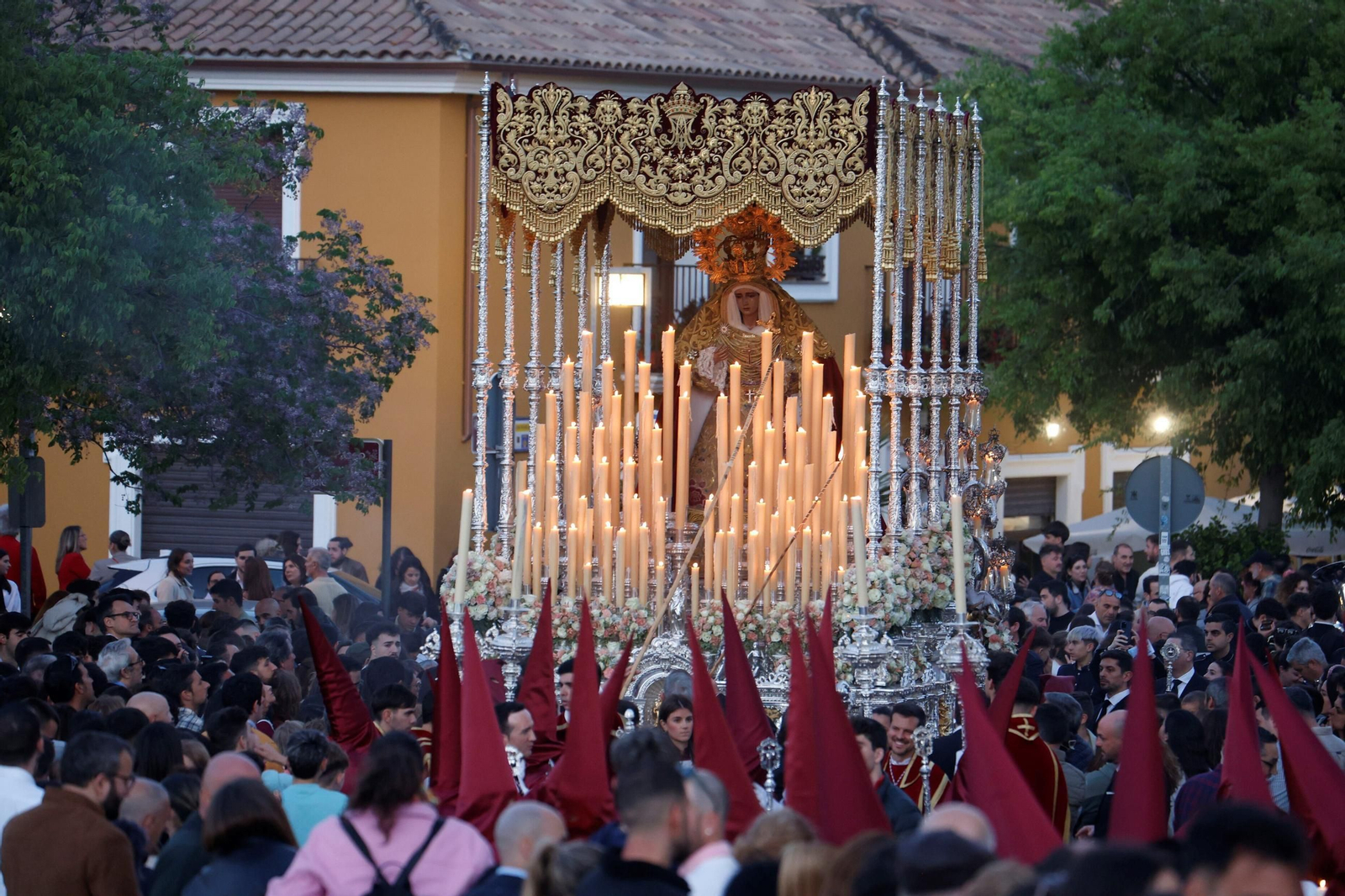 La procesión del Descendimiento en este Viernes Santo de Córdoba, en imágenes