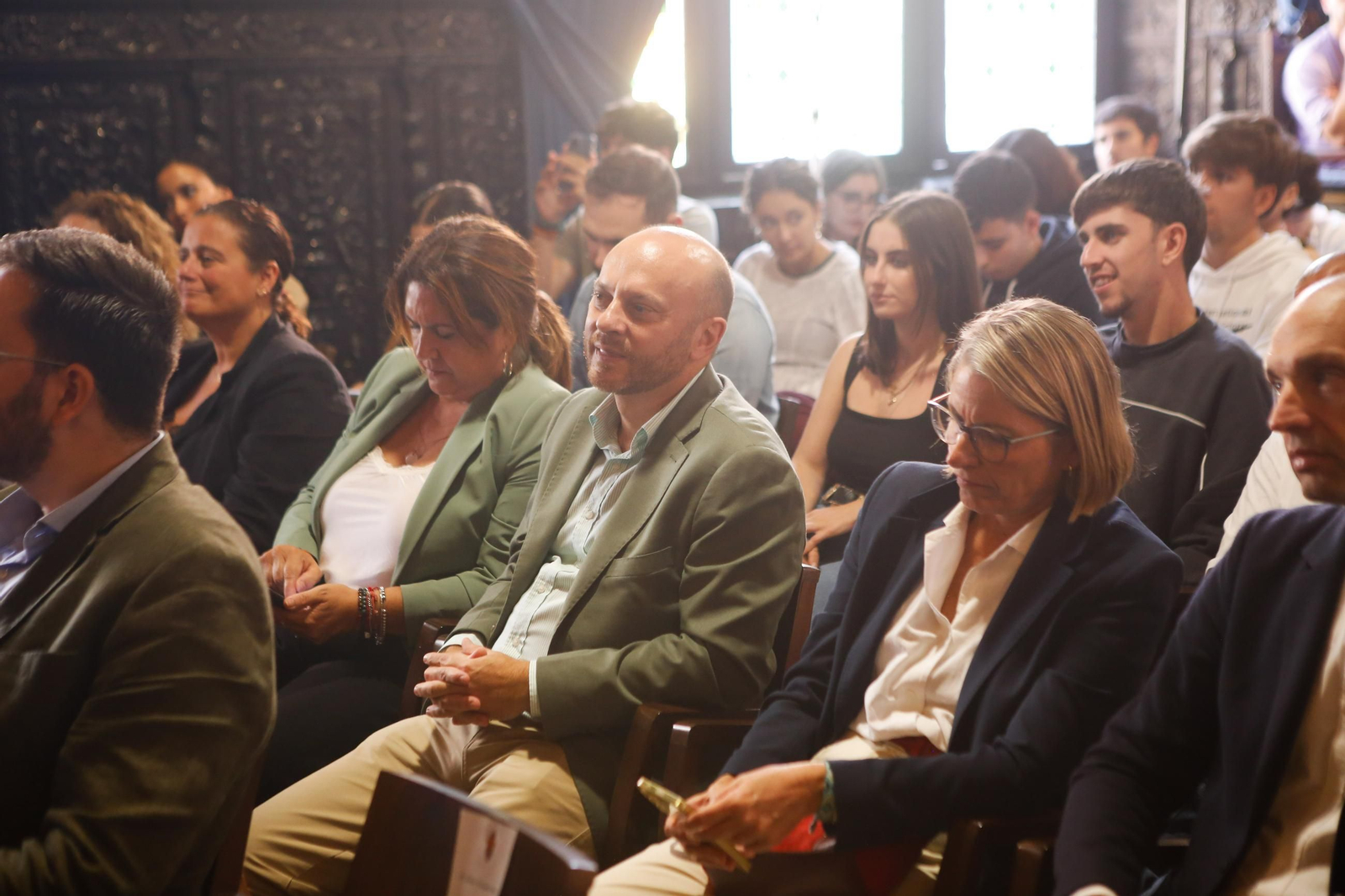 Fotos de la mesa redonda sobre economía azul y sostenibilidad, de las Cátedras Telefónica y la UCA
