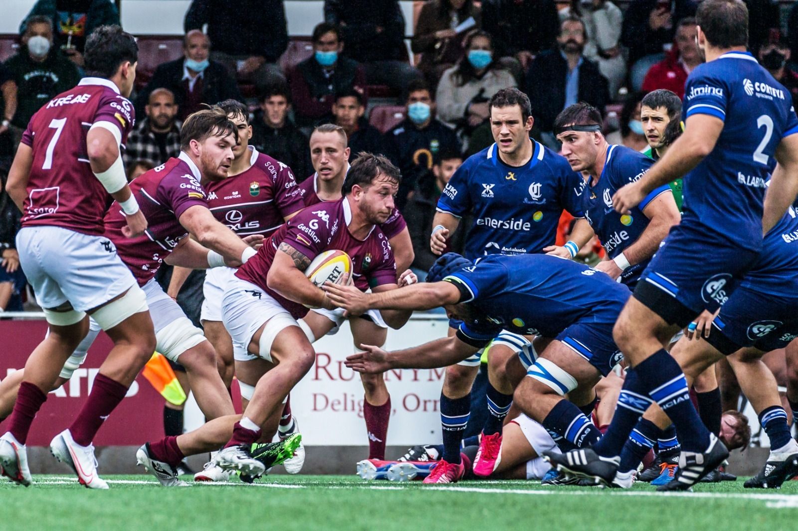 Luchi Molina percute con la línea del Ciencias Enerside en un partido.