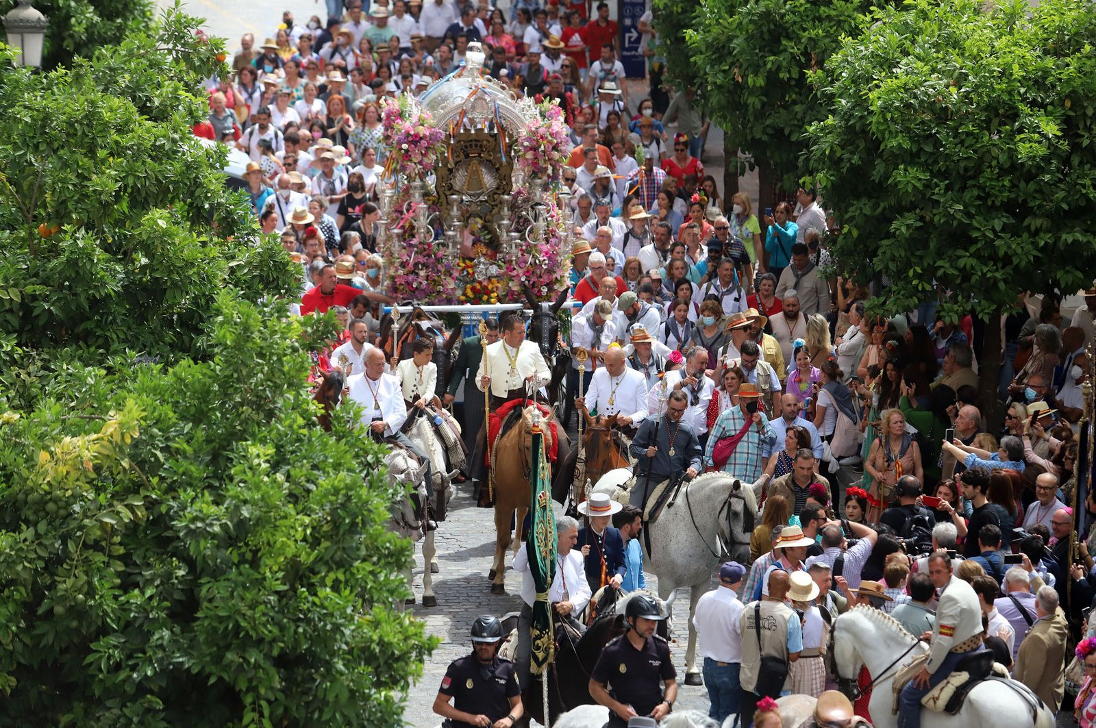 Simpecado de Emigrantes en Huelva