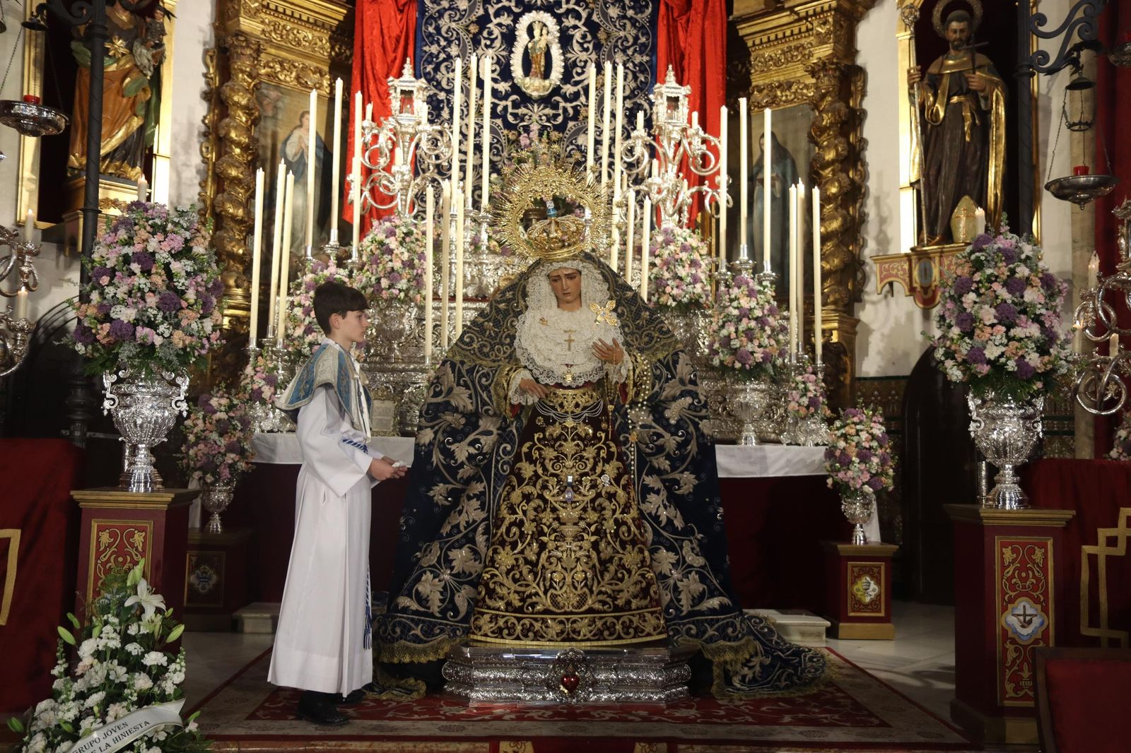 Besamanos de María Santísima de la Hiniesta Dolorosa