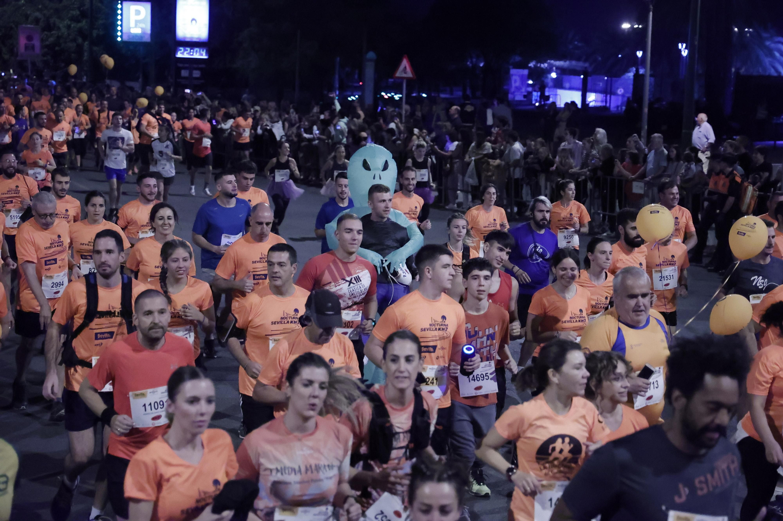 Búscate en la Carrera Nocturna de Sevilla (2)