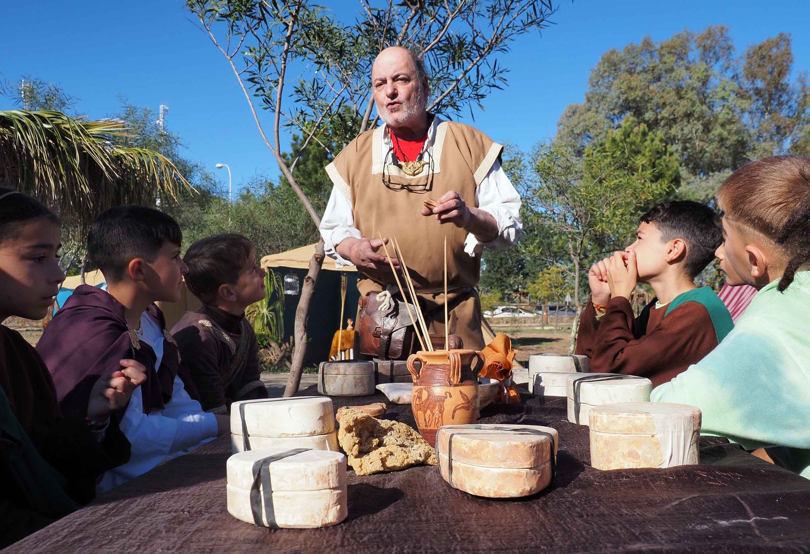 Las mejores imágenes de la recreación en Tharsis de la llegada del oro que llevarán los Reyes Magos a Belén