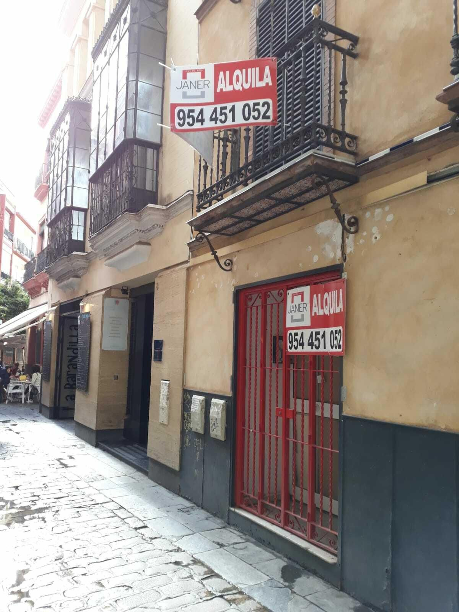 La antigua sede de Discover Excursions, en la calle Joaquín Guichot de Sevilla.