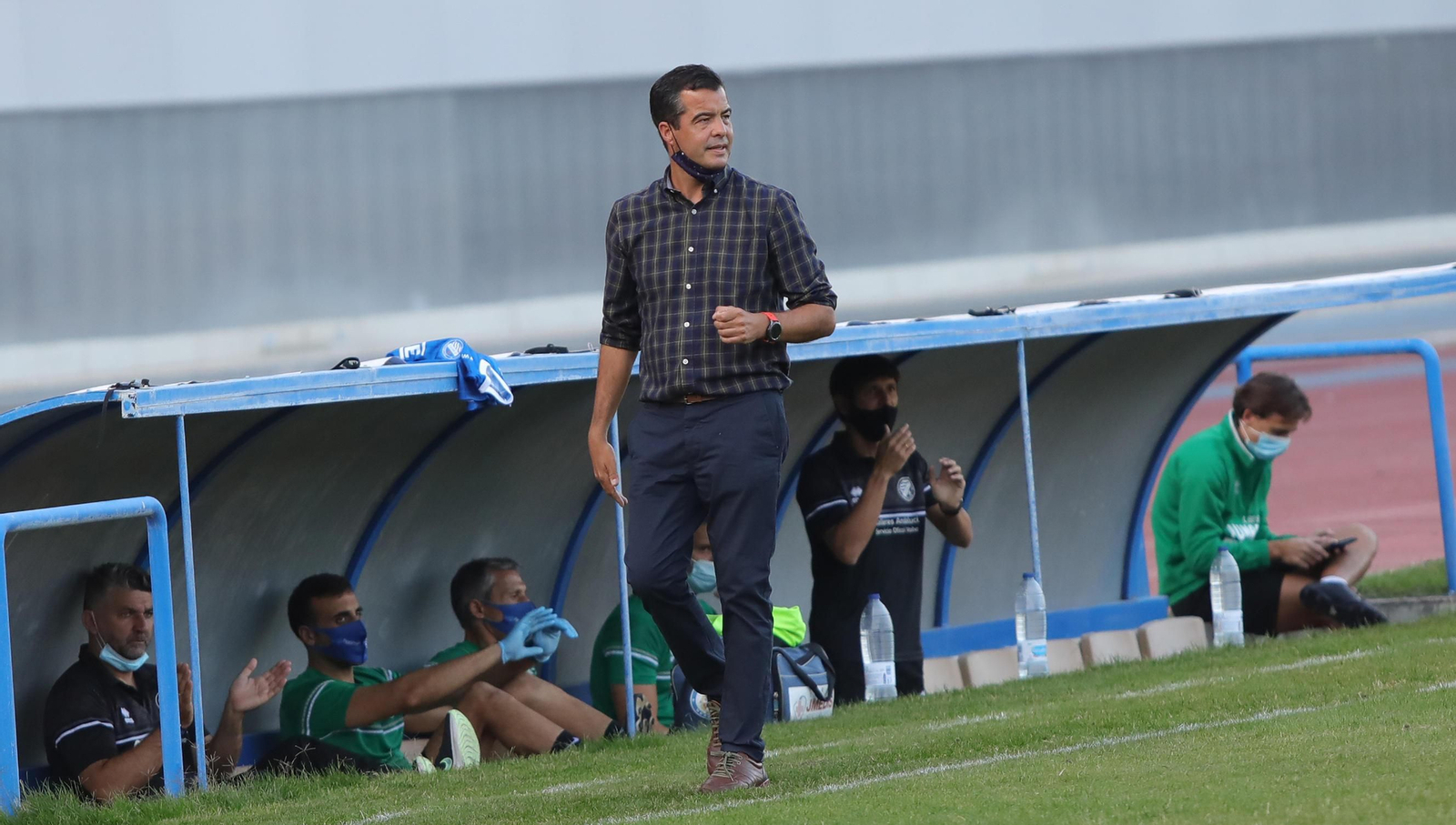 Pérez Herrera no paró de dar instrucciones a sus jugadores y sus  durante todo el encuentro.