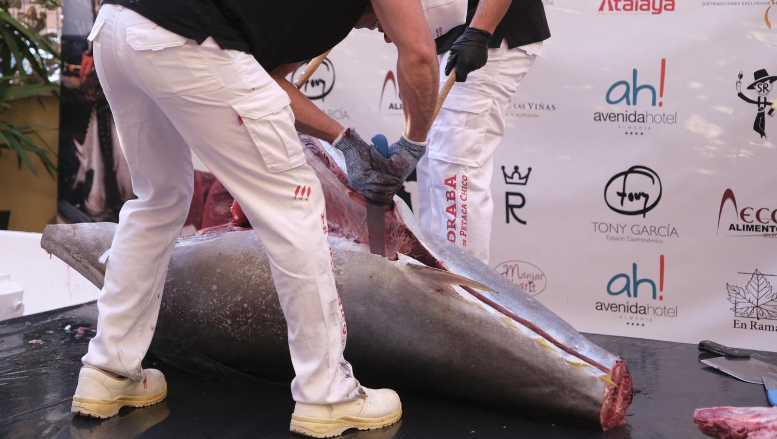 El ronqueo del atún de Almadraba en el Espacio Gastronómico Tony García, en imágenes