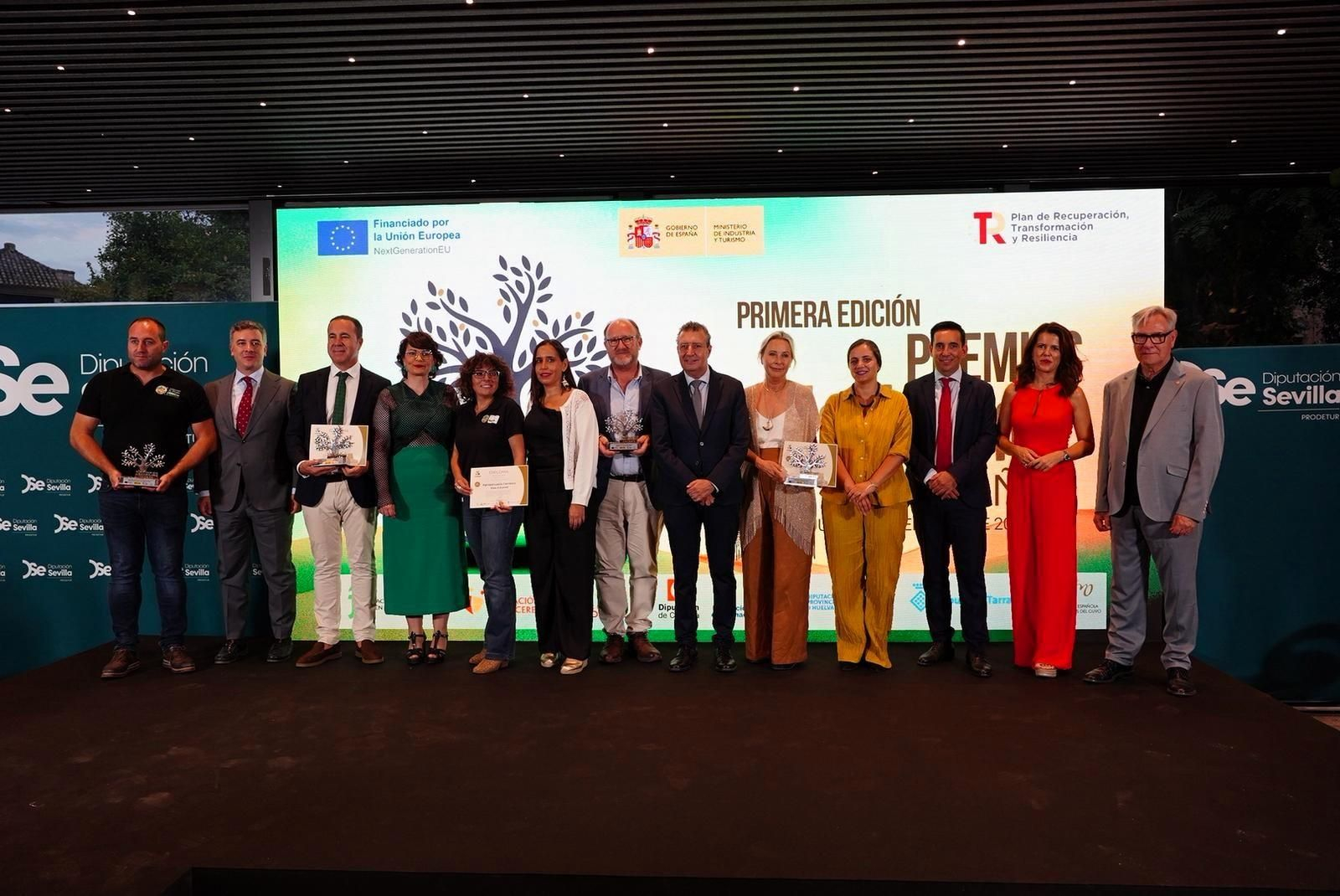 Javier Fernández presidió esta entrega de los primeros Premios Oleoturismo España, organizados por la Diputación de Sevilla a través de Prodetur.