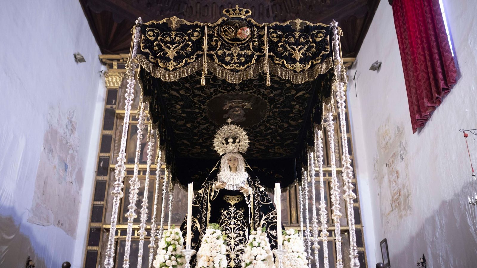 La Virgen de la Soledad bajo su palio